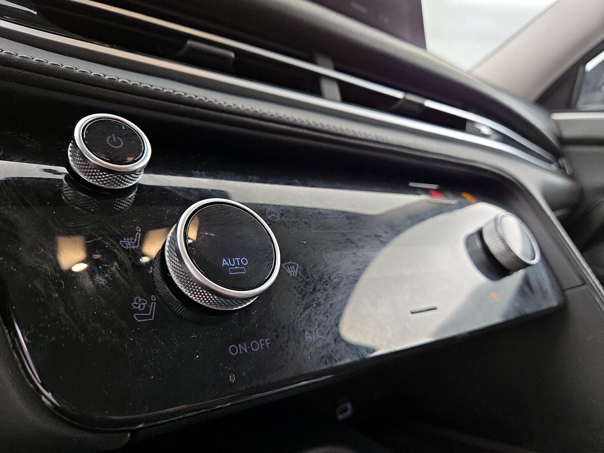 Thumbnail: 2023 INFINITI QX60 - 16