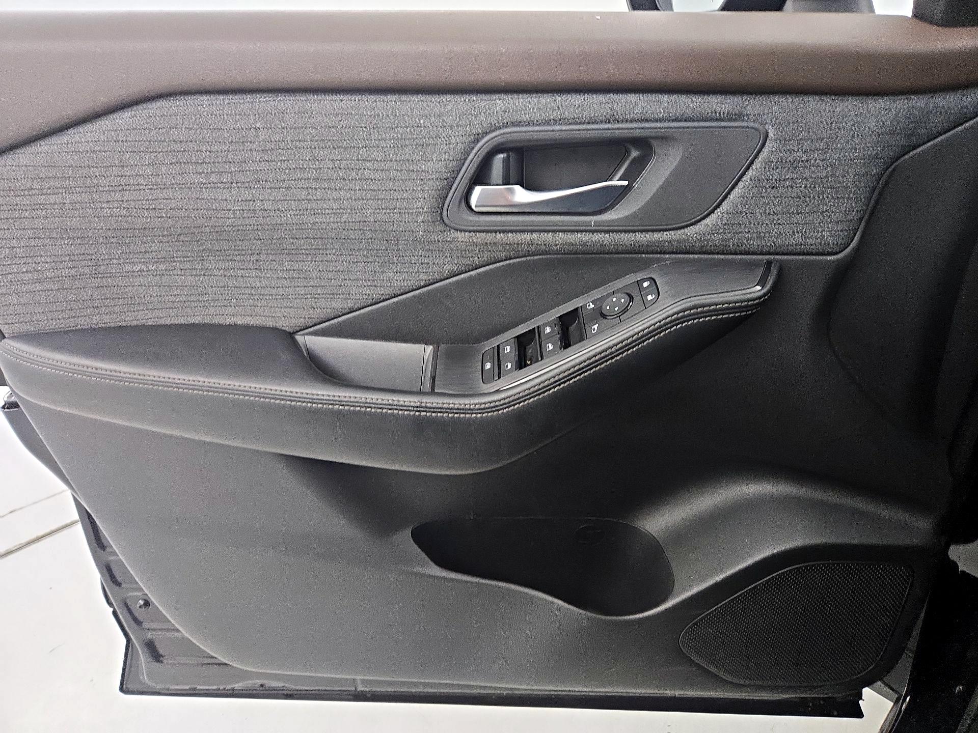 Thumbnail: 2023 Nissan Rogue - 12