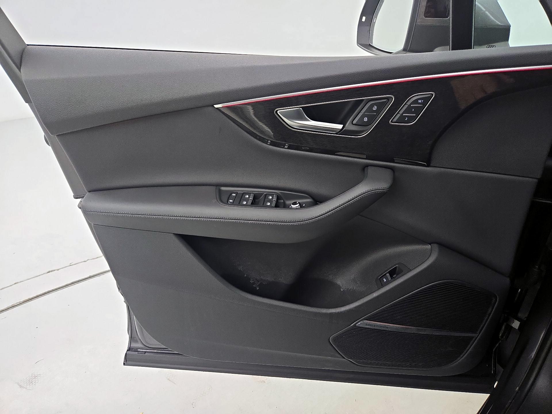 Thumbnail: 2023 Audi Q7 - 12