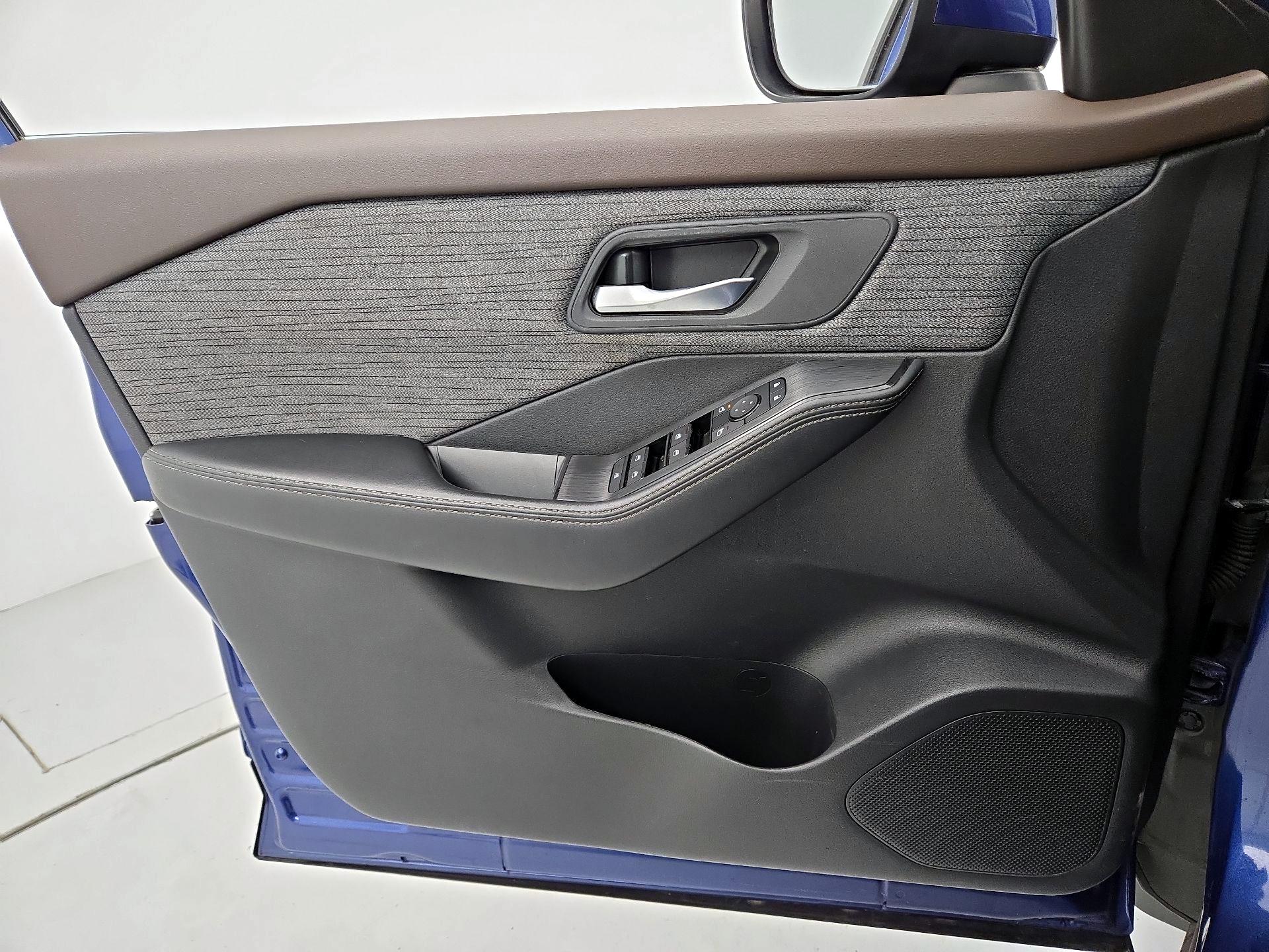 Thumbnail: 2023 Nissan Rogue - 12