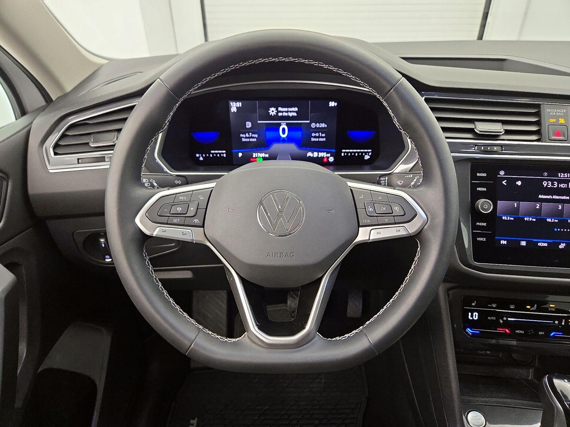 Thumbnail: 2022 Volkswagen Tiguan - 10