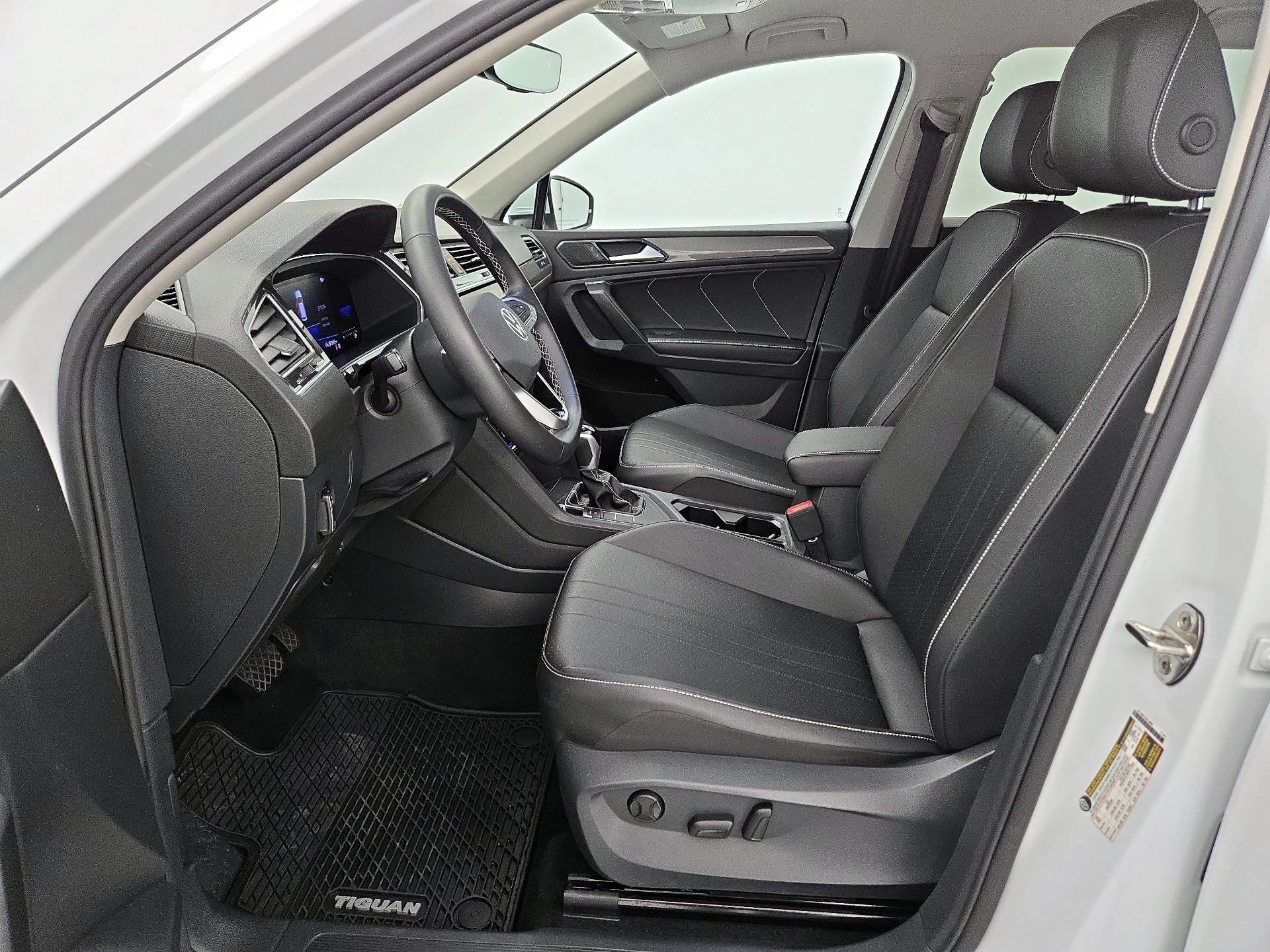 Thumbnail: 2022 Volkswagen Tiguan - 11