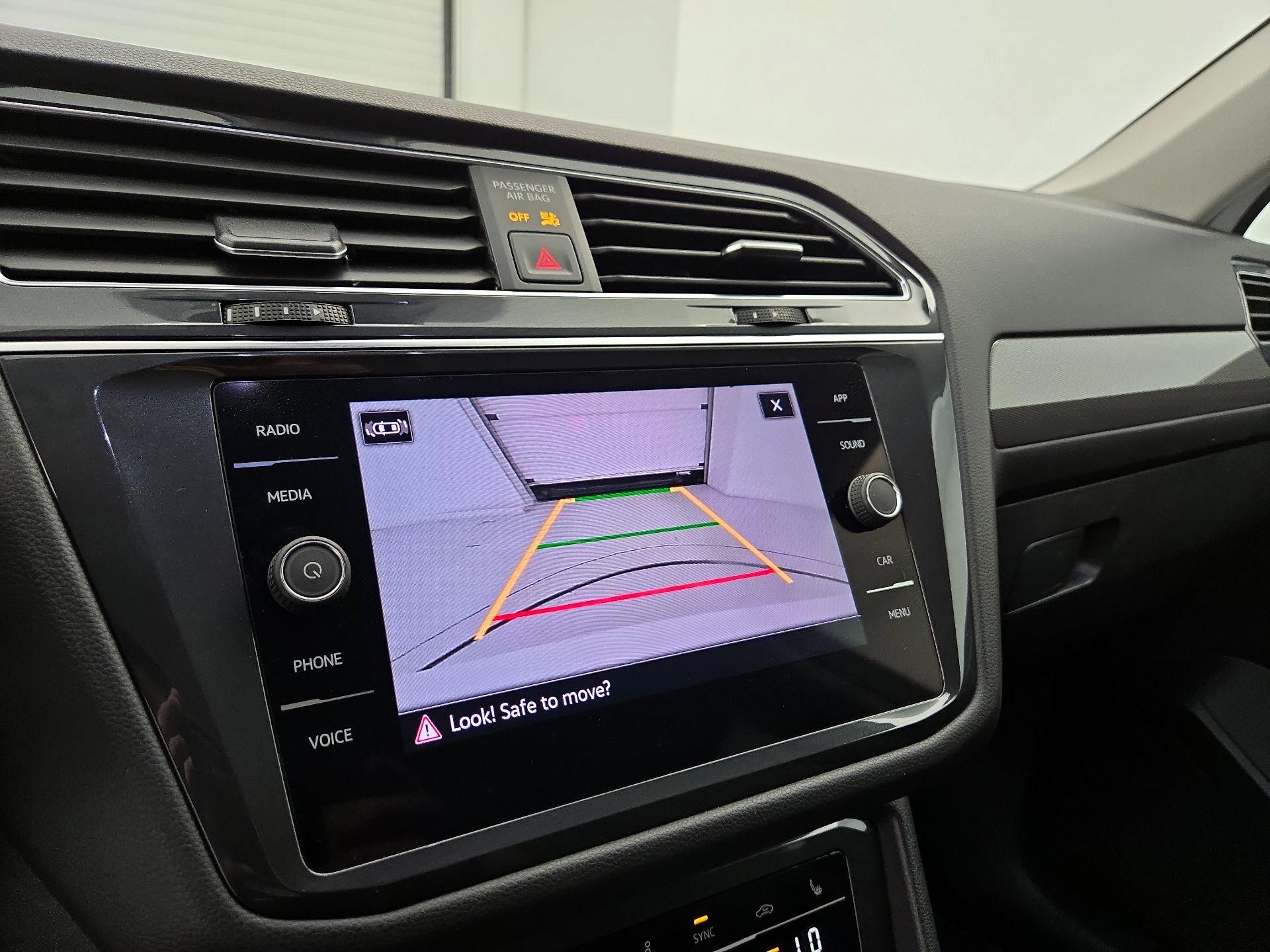 Thumbnail: 2022 Volkswagen Tiguan - 14