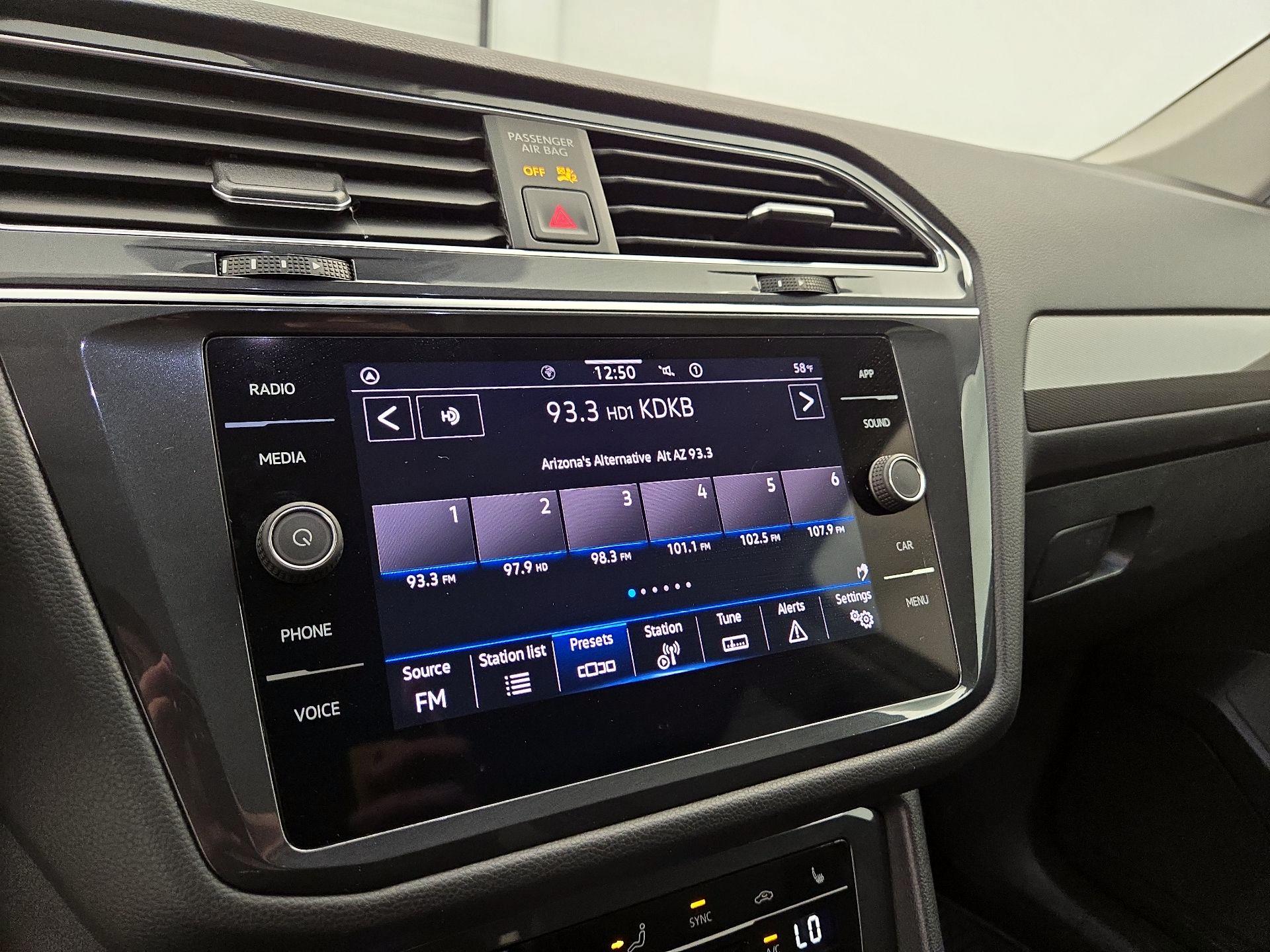 Thumbnail: 2022 Volkswagen Tiguan - 15