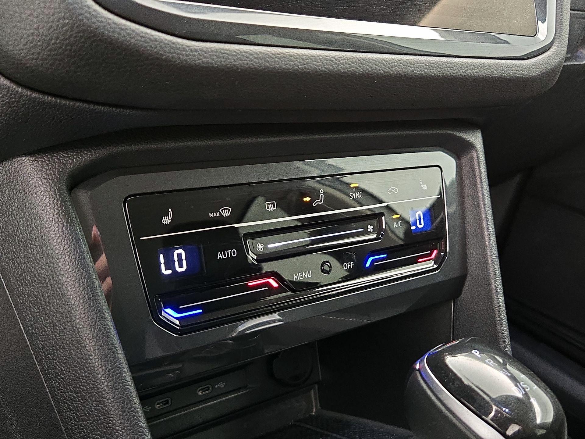 Thumbnail: 2022 Volkswagen Tiguan - 16