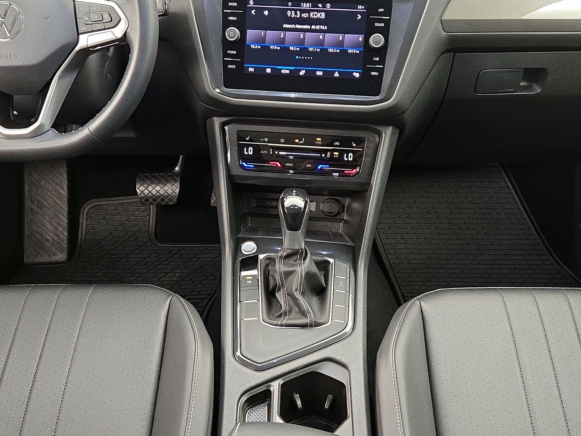 Thumbnail: 2022 Volkswagen Tiguan - 17