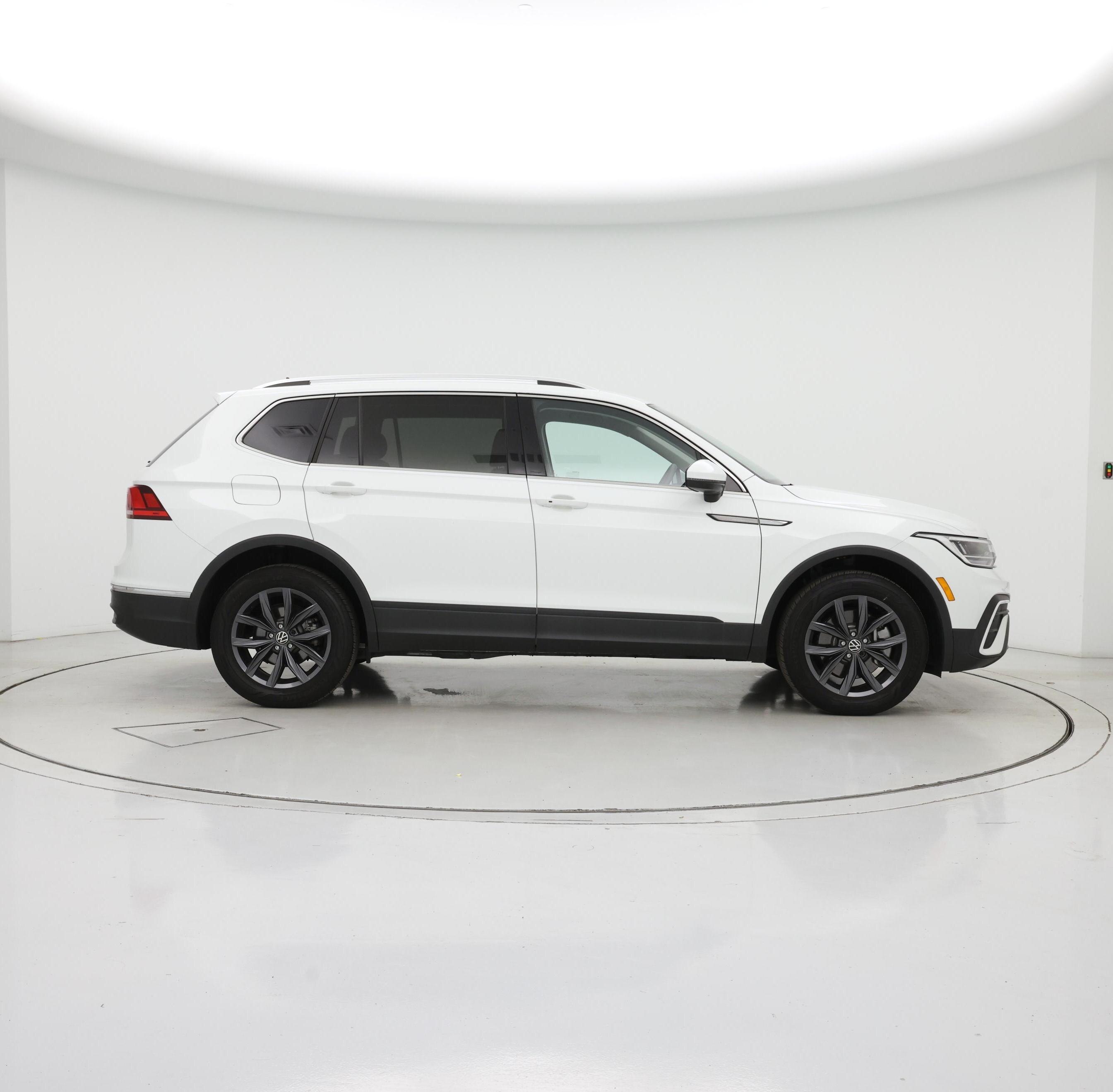 Thumbnail: 2022 Volkswagen Tiguan - 7