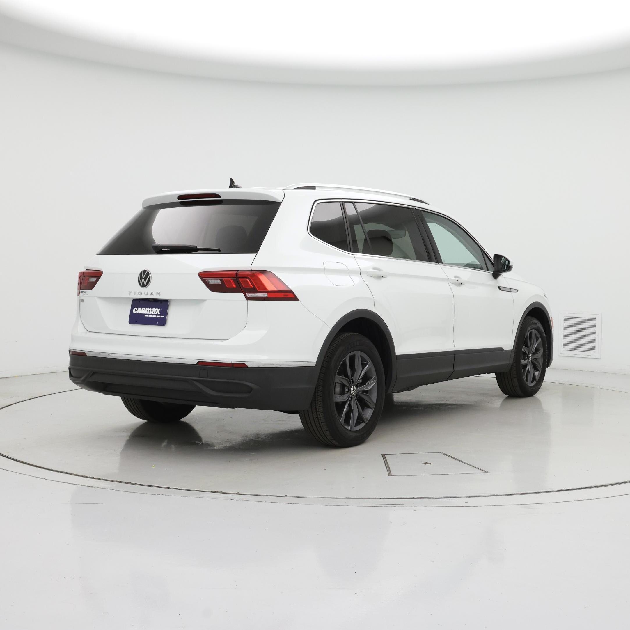 Thumbnail: 2022 Volkswagen Tiguan - 8