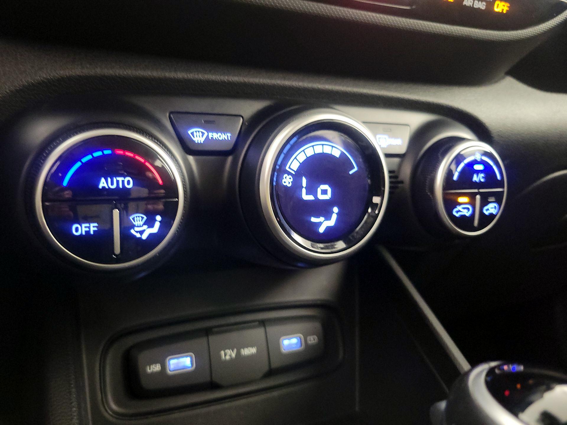 Thumbnail: 2022 Hyundai Venue - 16