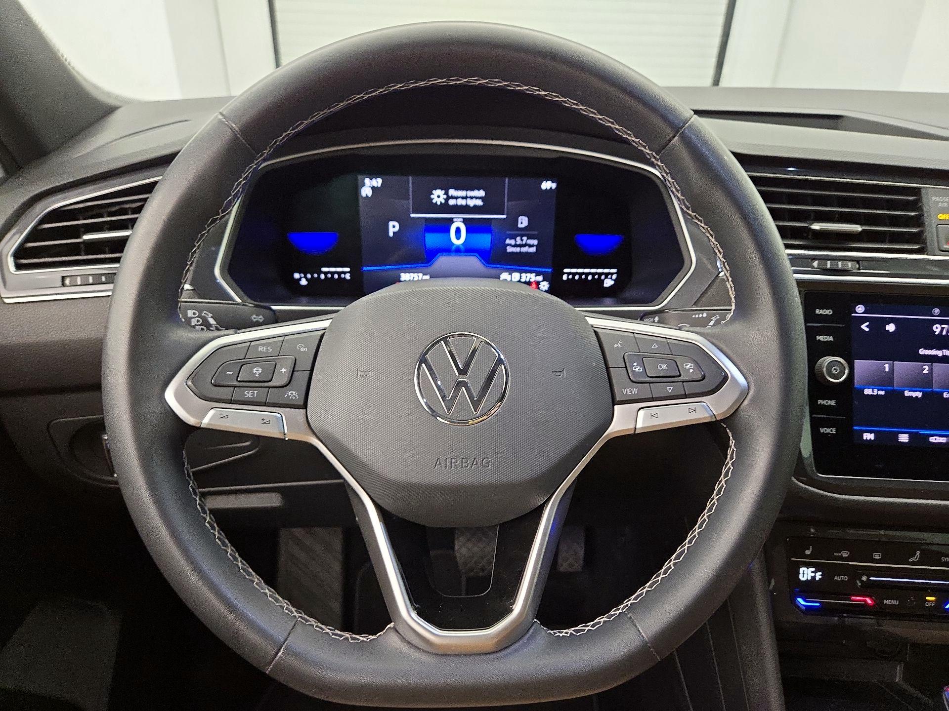 Thumbnail: 2022 Volkswagen Tiguan - 10