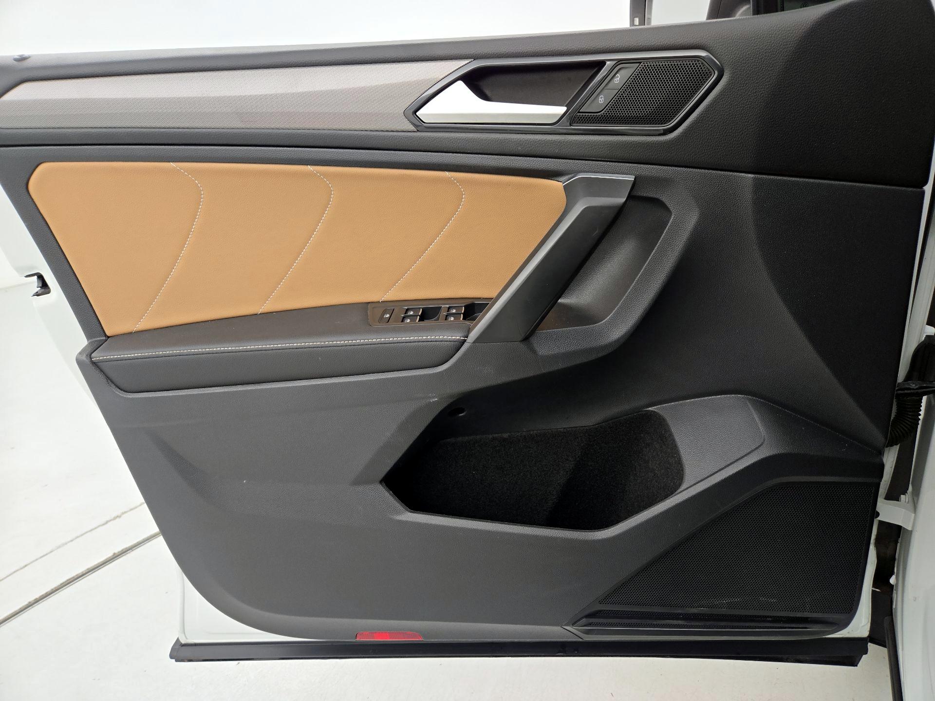 Thumbnail: 2022 Volkswagen Tiguan - 12