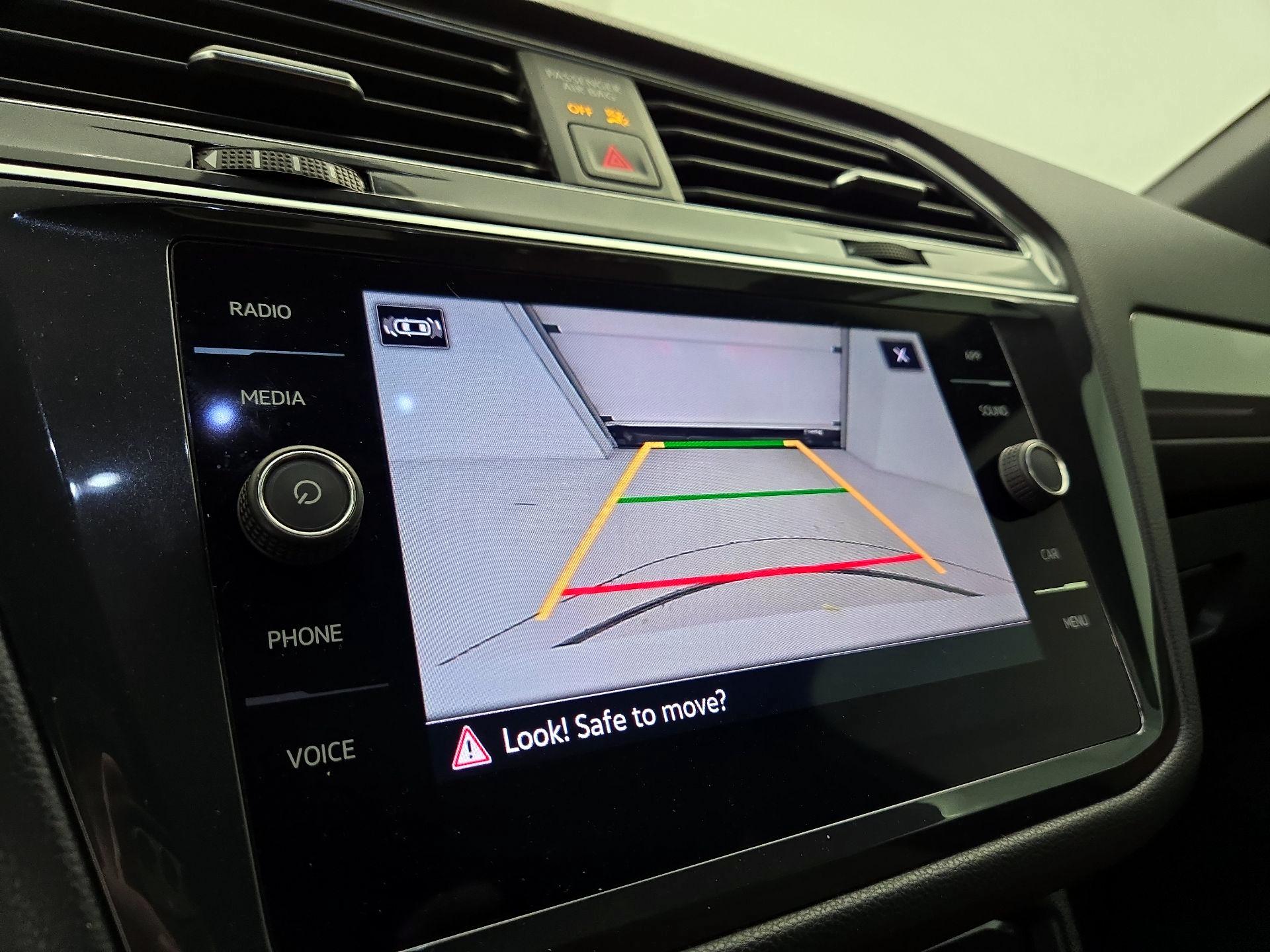 Thumbnail: 2022 Volkswagen Tiguan - 14