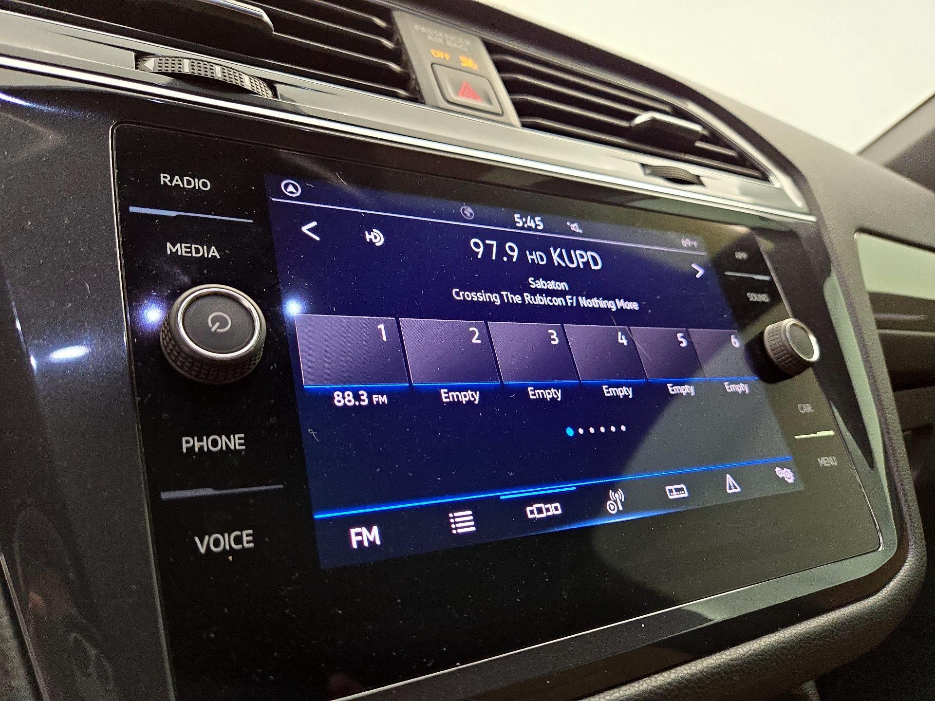 Thumbnail: 2022 Volkswagen Tiguan - 15