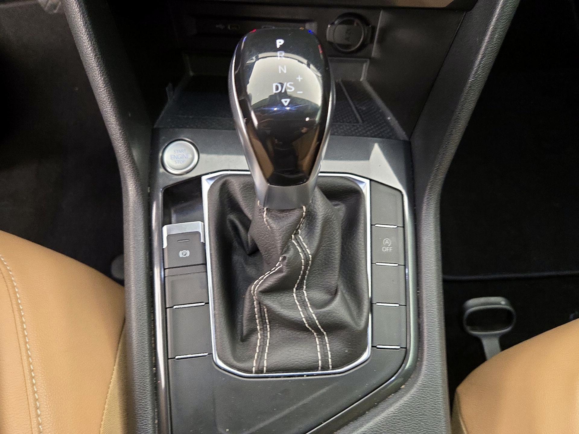 Thumbnail: 2022 Volkswagen Tiguan - 17