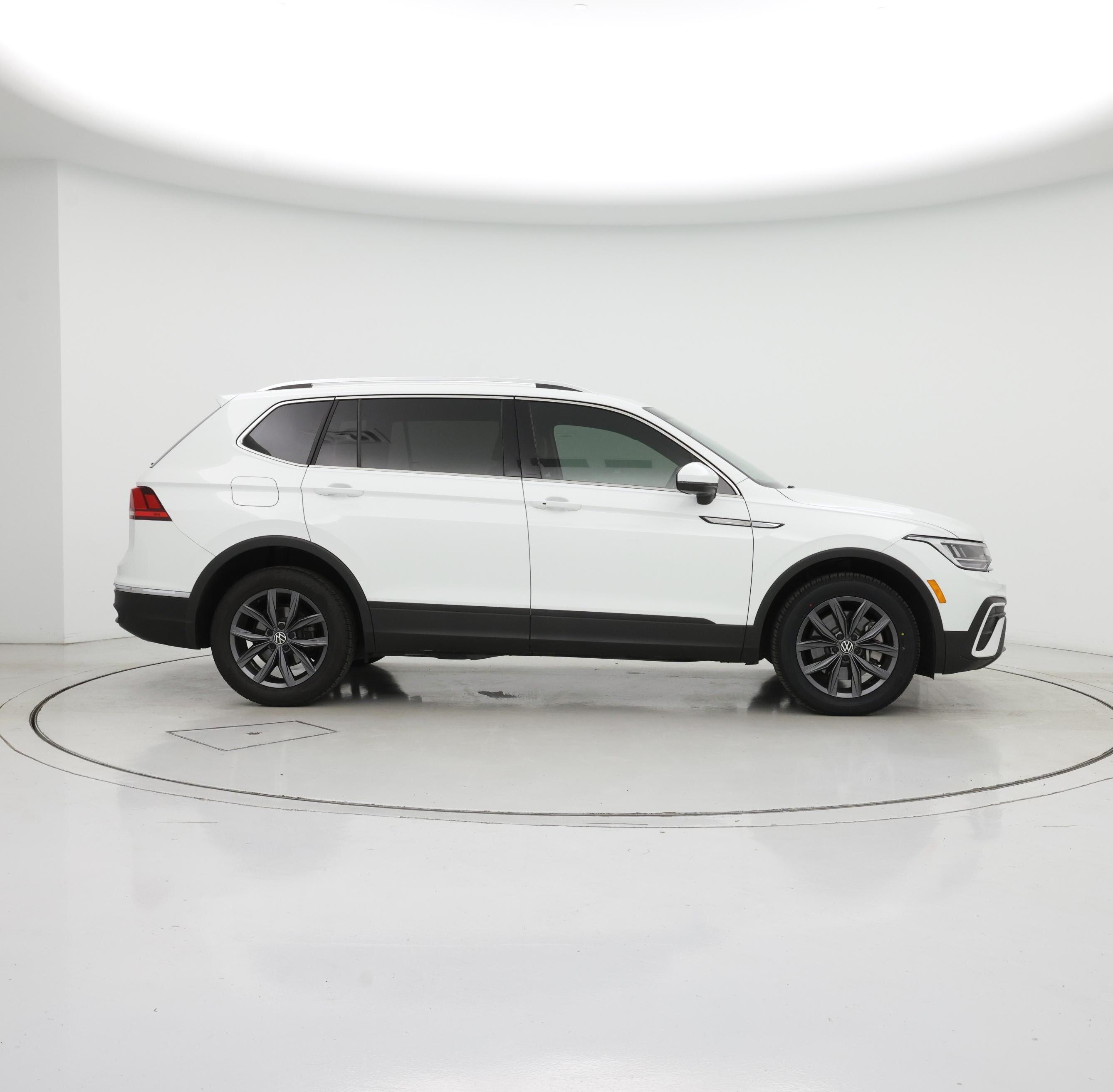 Thumbnail: 2022 Volkswagen Tiguan - 7