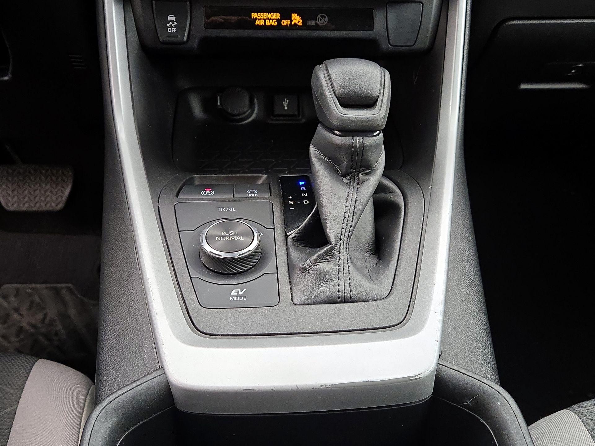 Thumbnail: 2022 Toyota RAV4 - 17