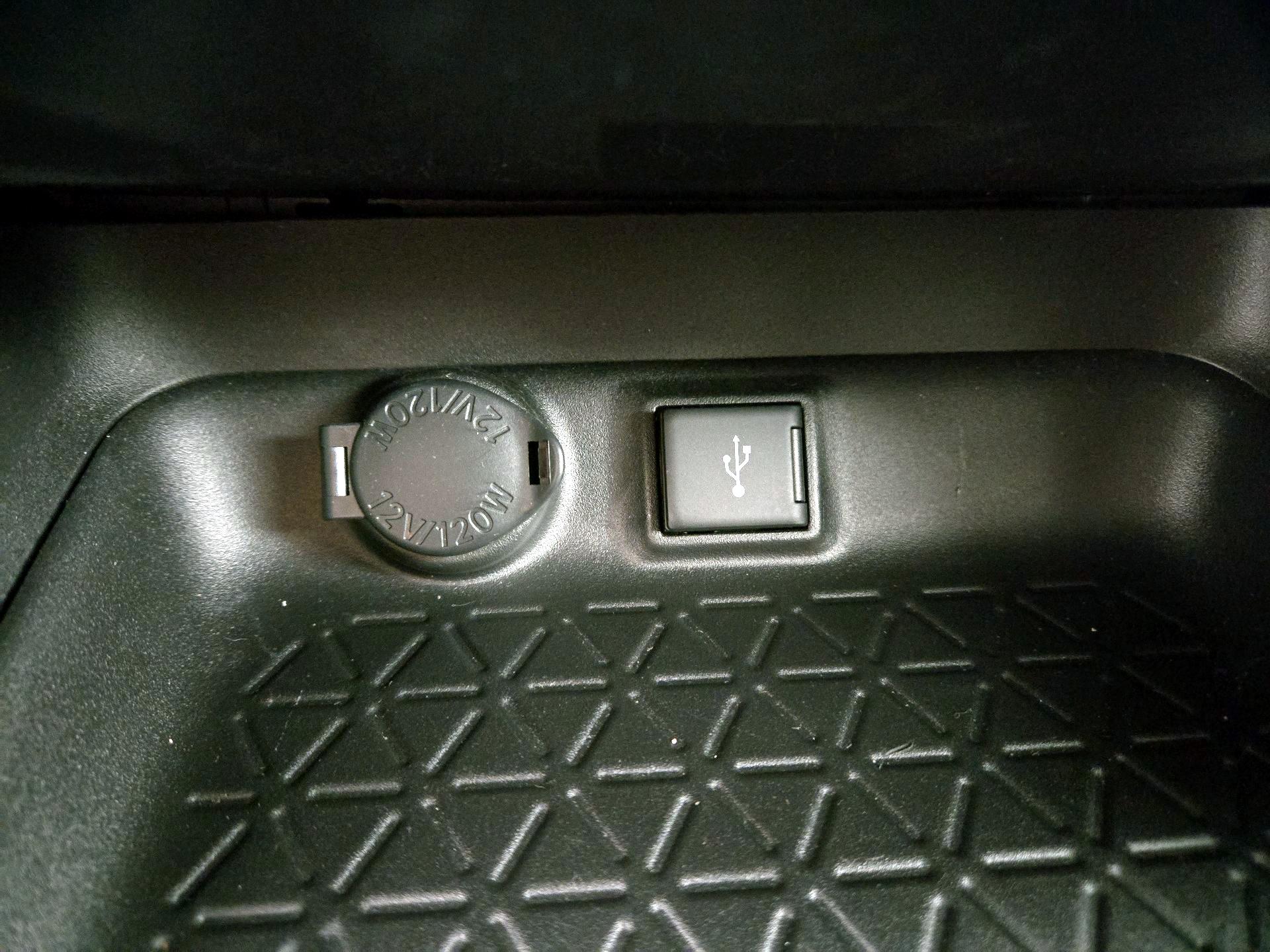 Thumbnail: 2022 Toyota RAV4 - 18