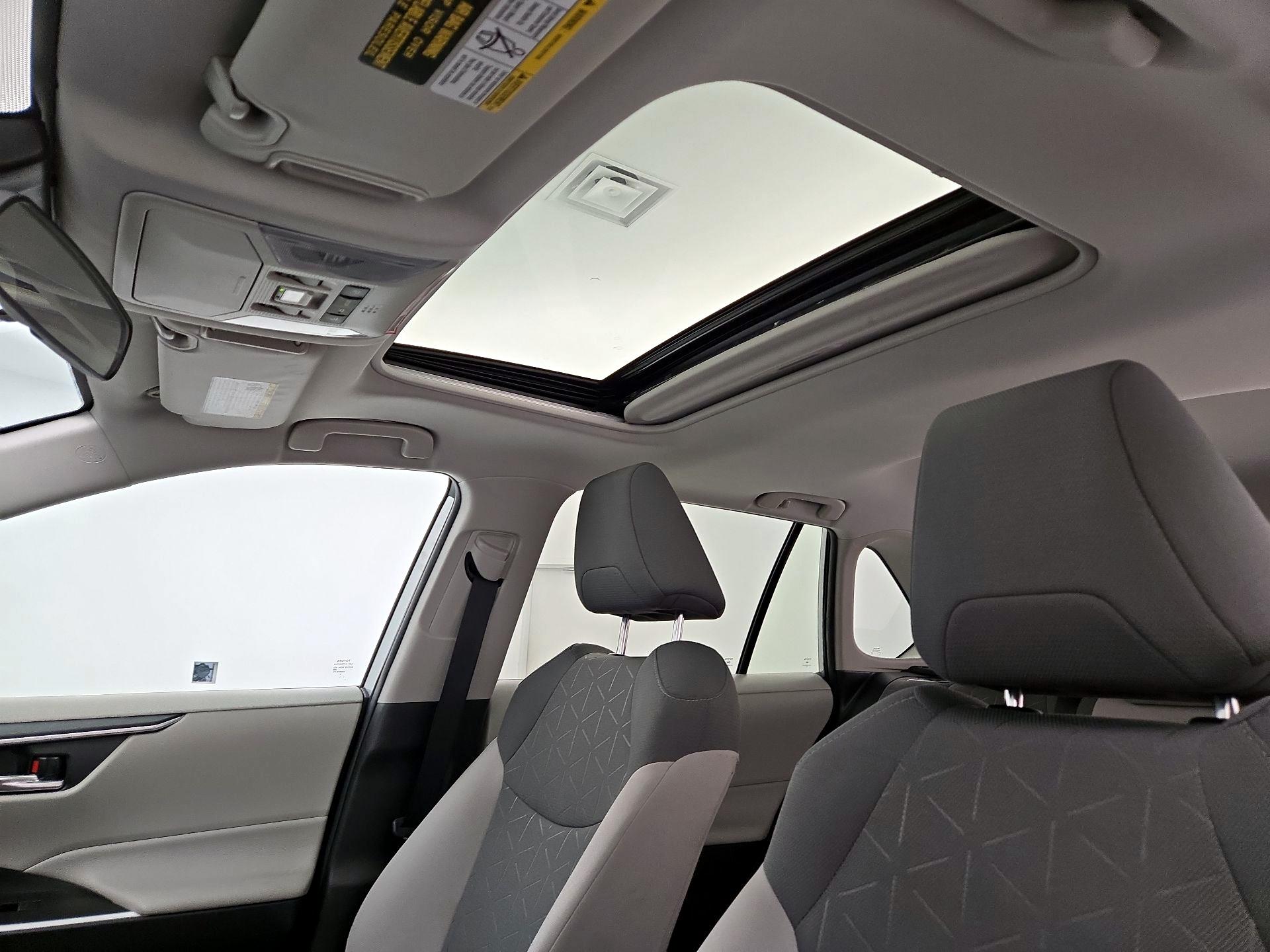 Thumbnail: 2022 Toyota RAV4 - 19