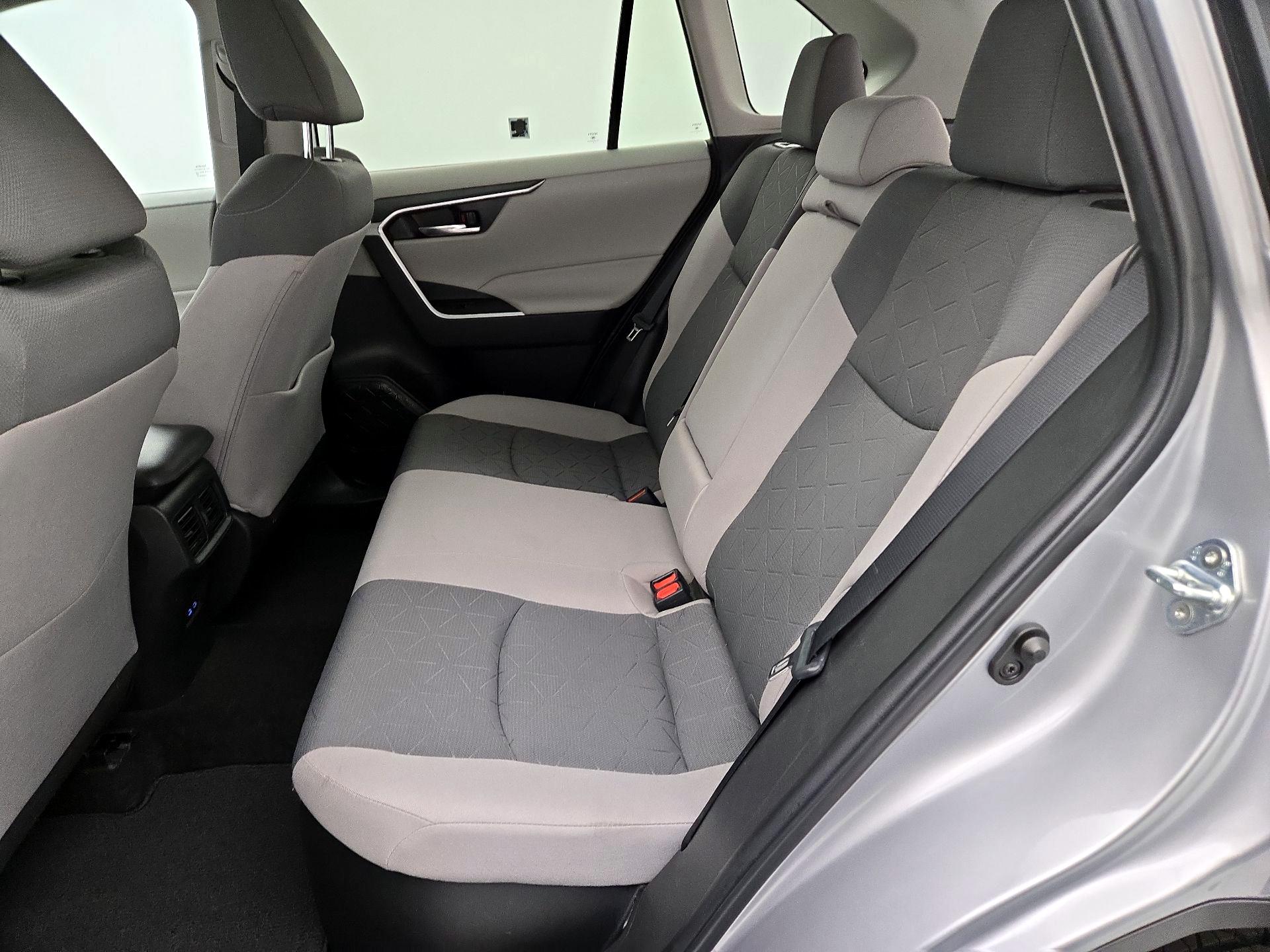 Thumbnail: 2022 Toyota RAV4 - 20