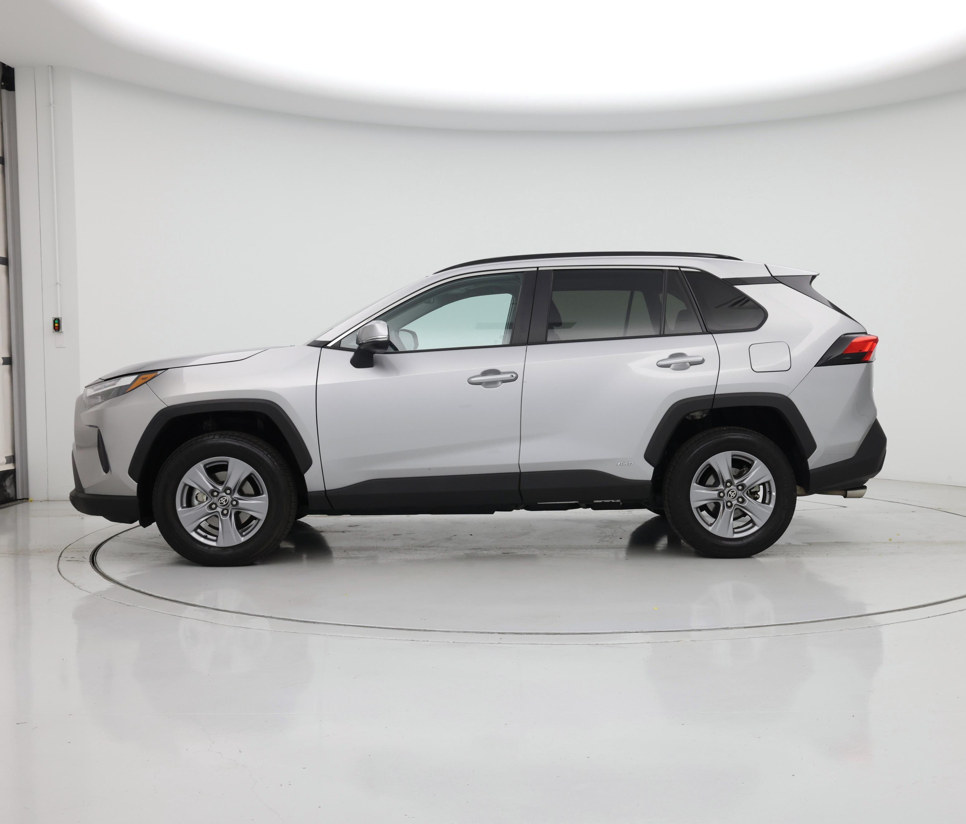 Thumbnail: 2022 Toyota RAV4 - 3
