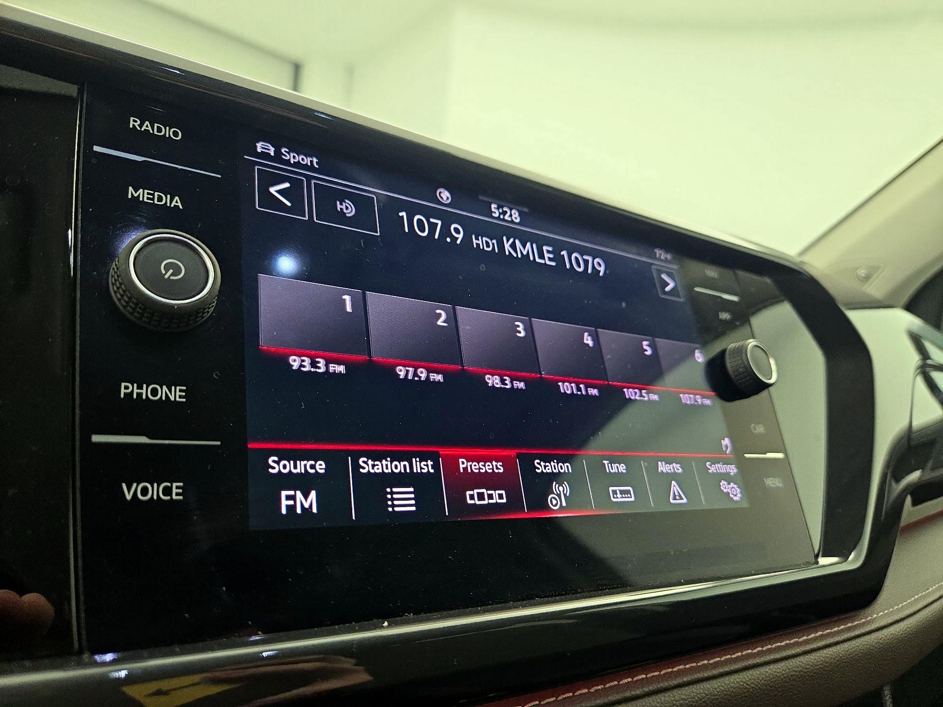 Thumbnail: 2022 Volkswagen Taos - 16