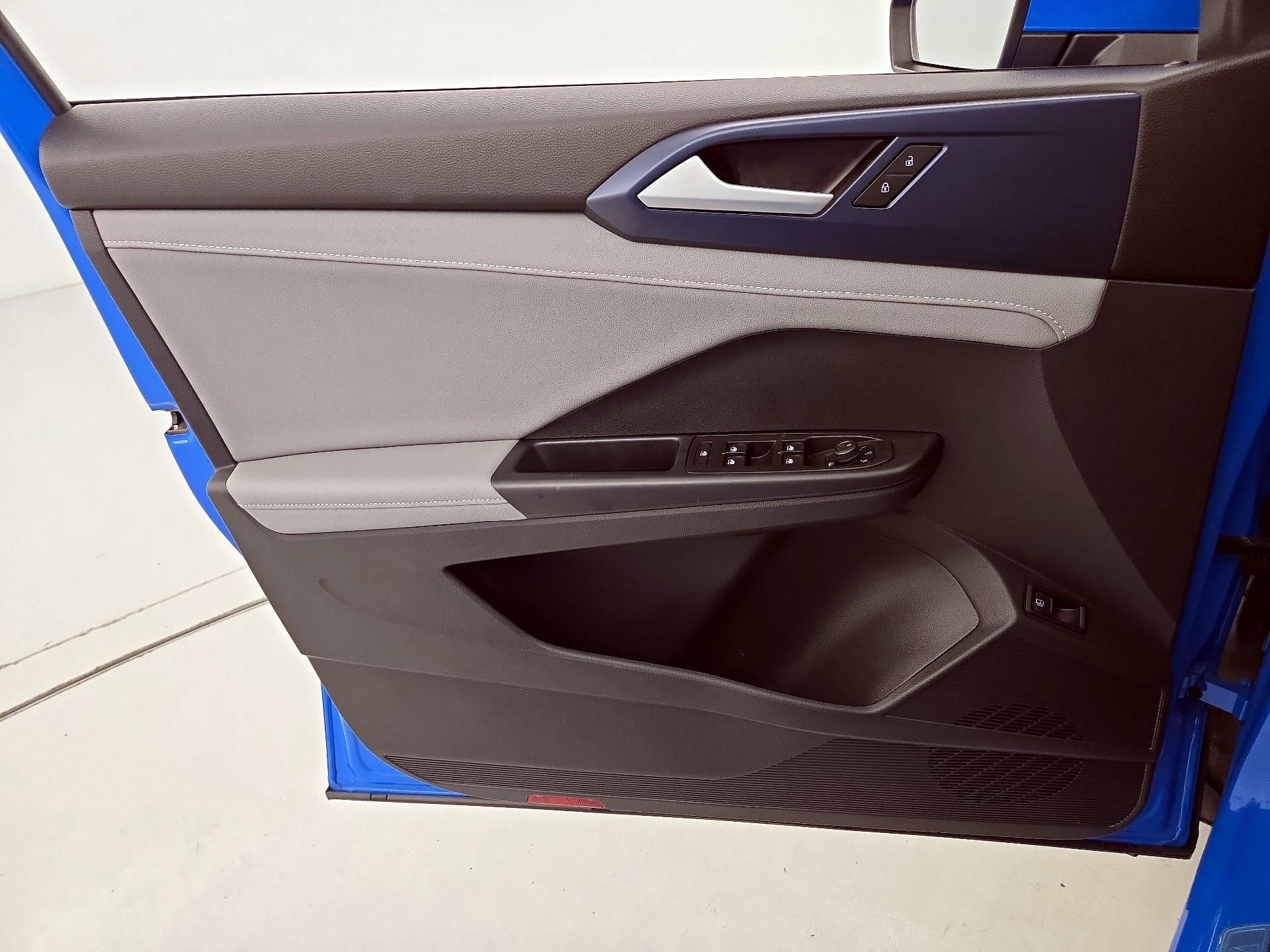 Thumbnail: 2024 Volkswagen Taos - 12