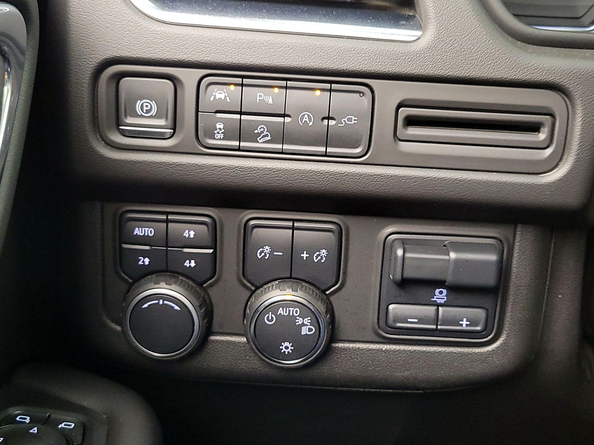 Thumbnail: 2021 Chevrolet Tahoe - 13