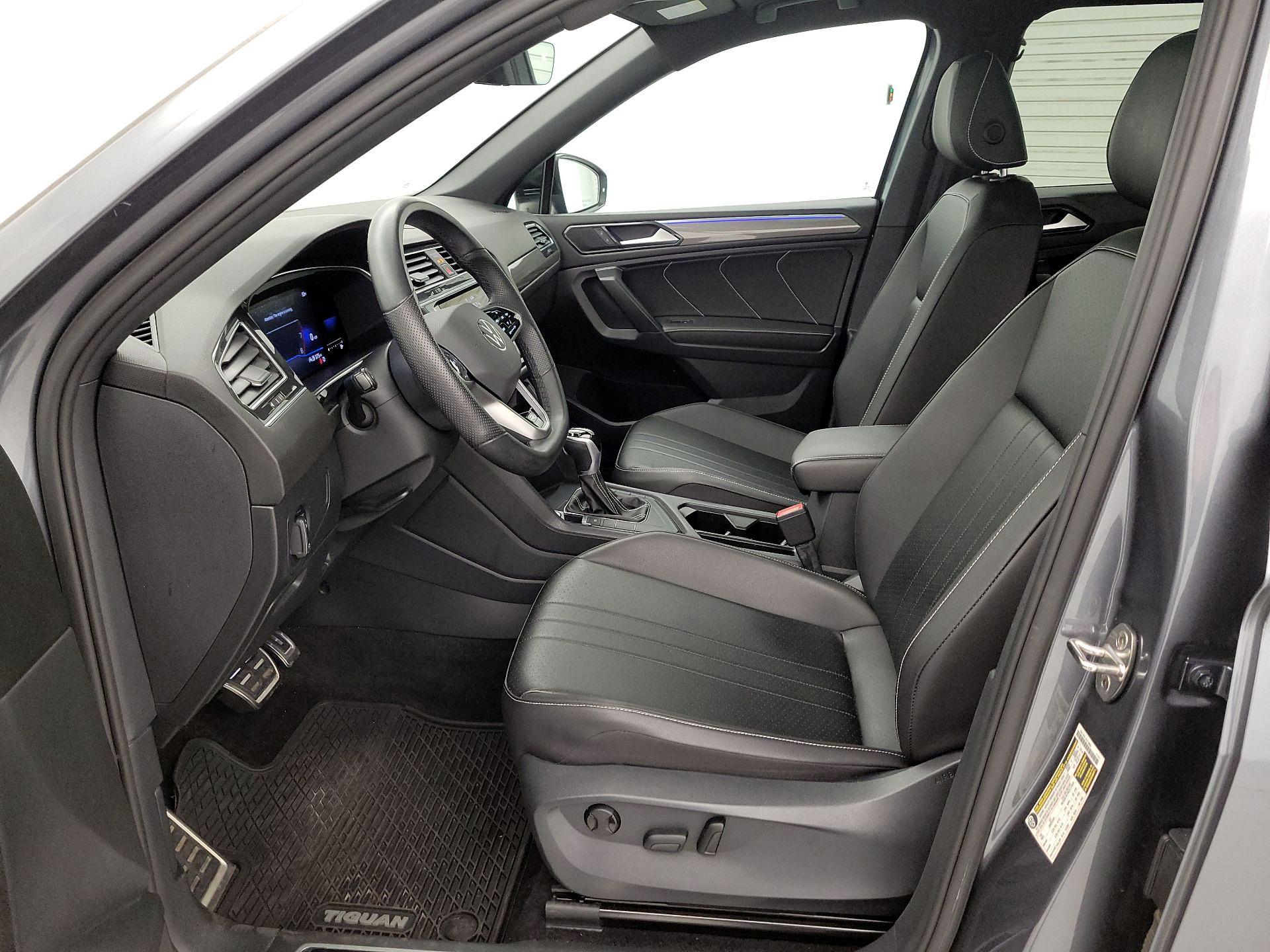 Thumbnail: 2022 Volkswagen Tiguan - 11