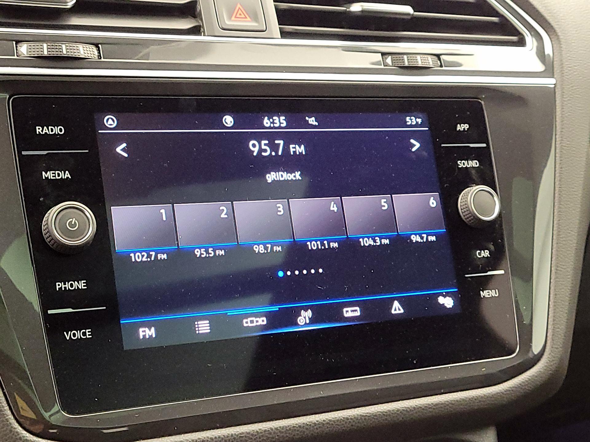 Thumbnail: 2022 Volkswagen Tiguan - 15