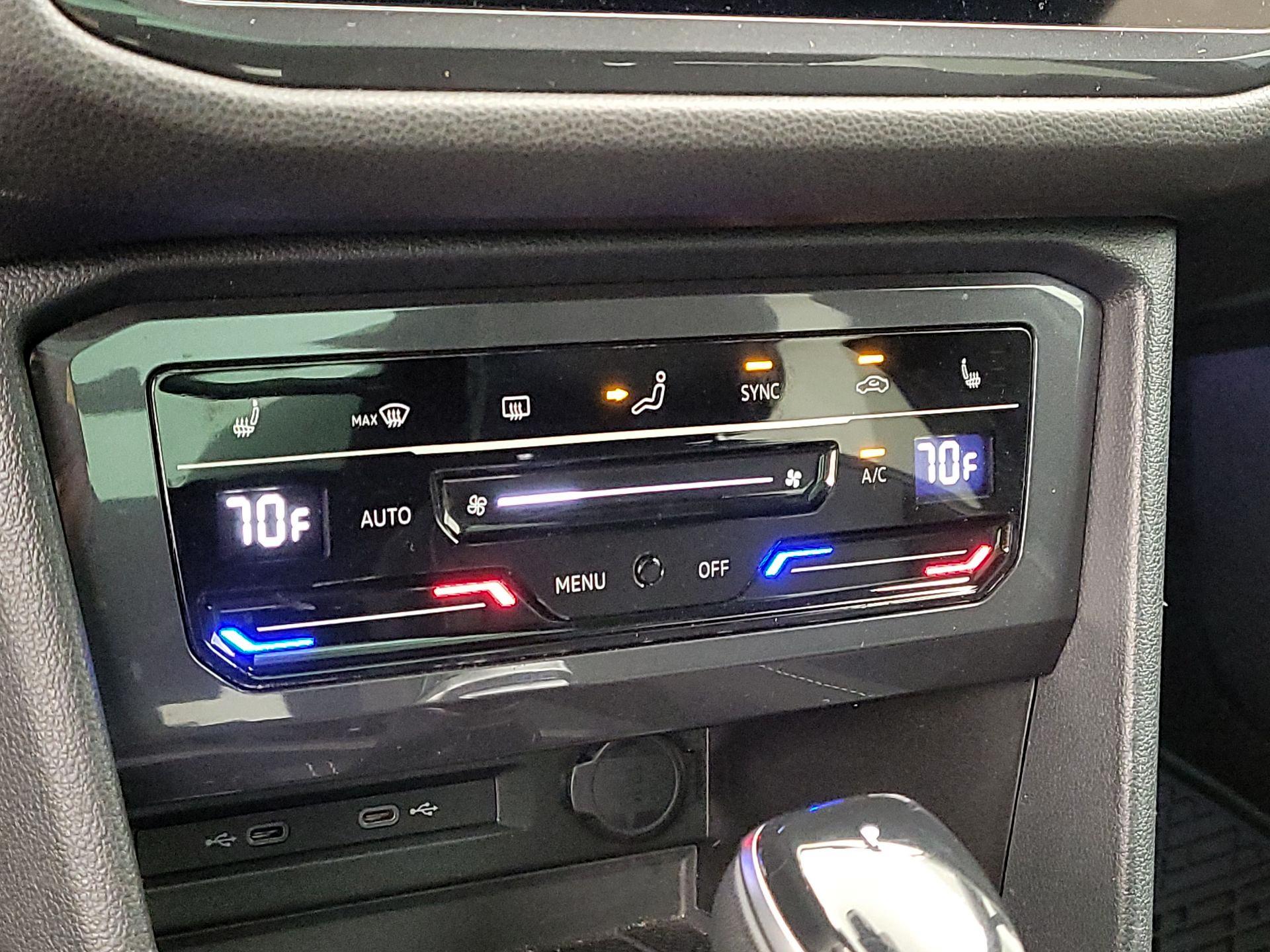 Thumbnail: 2022 Volkswagen Tiguan - 16