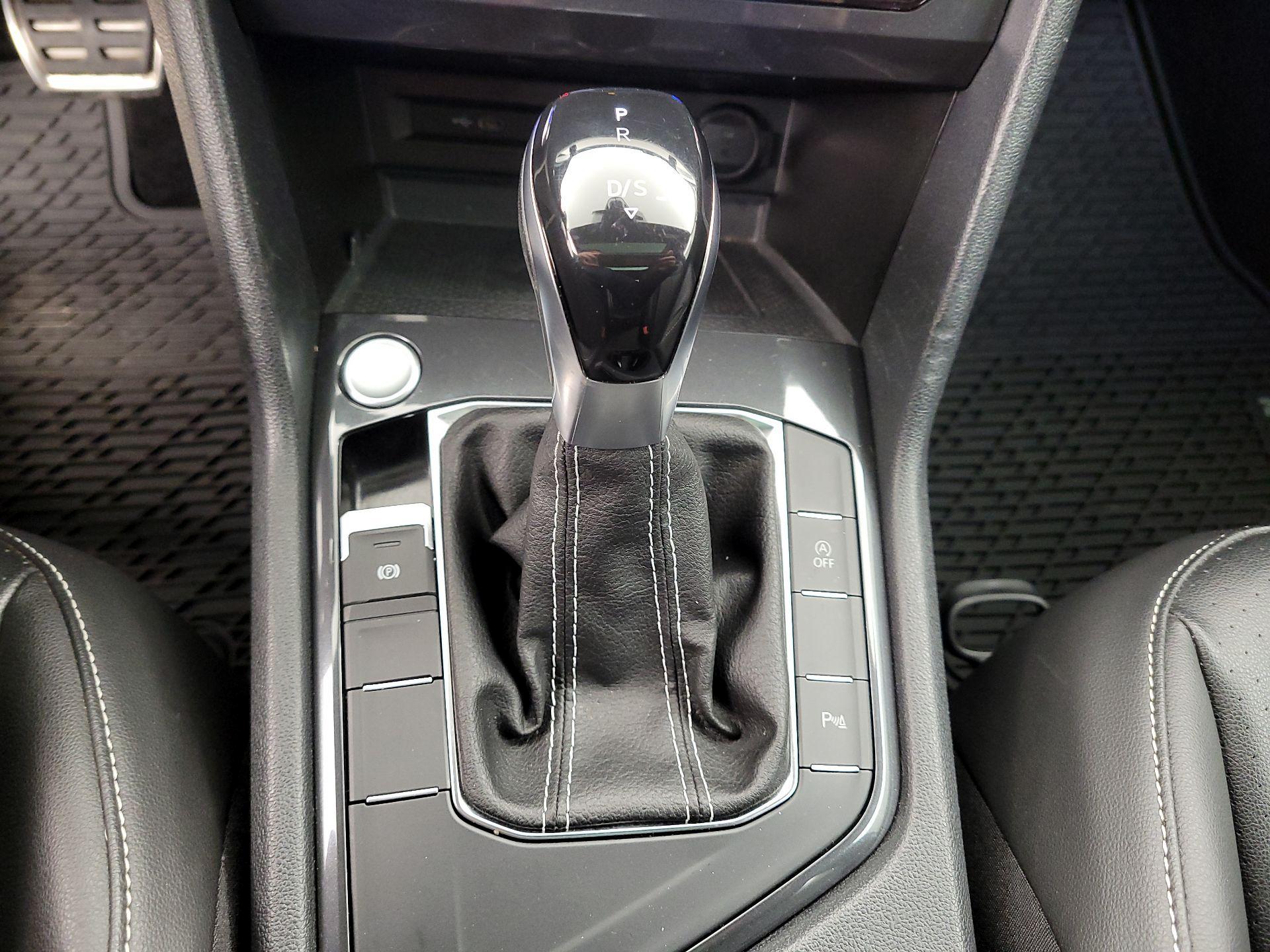 Thumbnail: 2022 Volkswagen Tiguan - 17