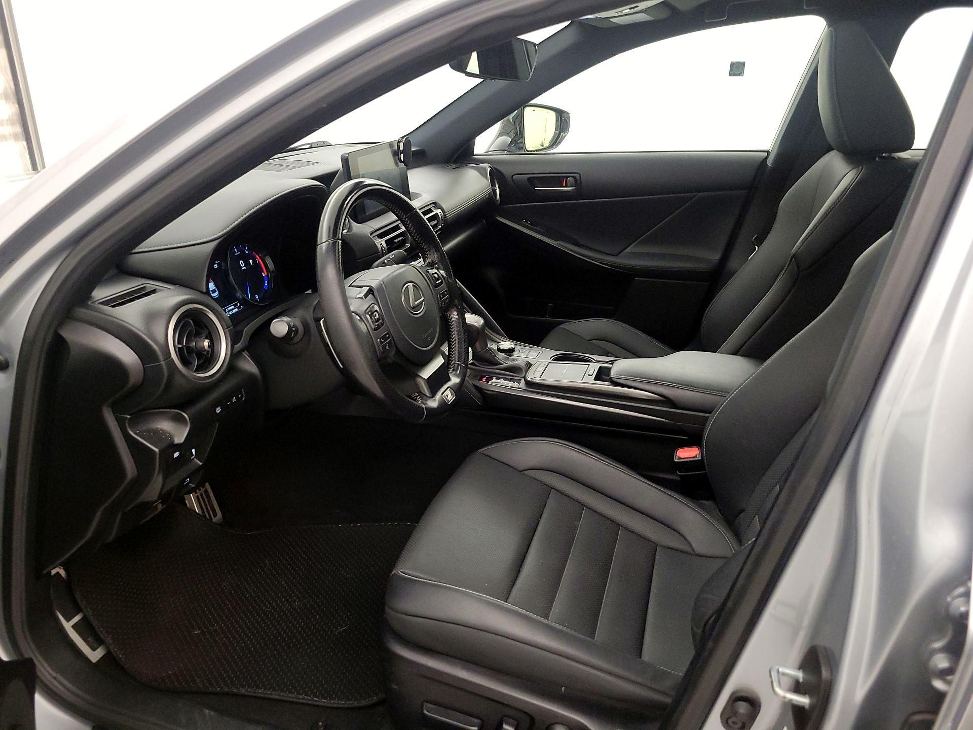 Thumbnail: 2022 Lexus IS - 11