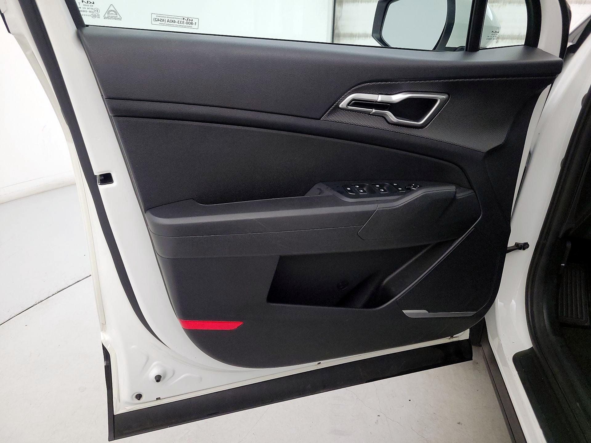 Thumbnail: 2023 Kia Sportage - 12