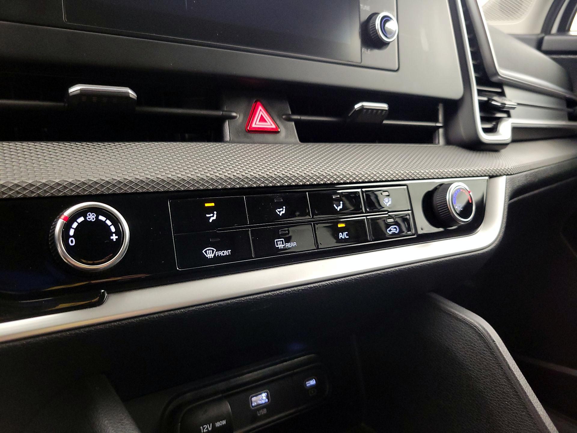 Thumbnail: 2023 Kia Sportage - 16