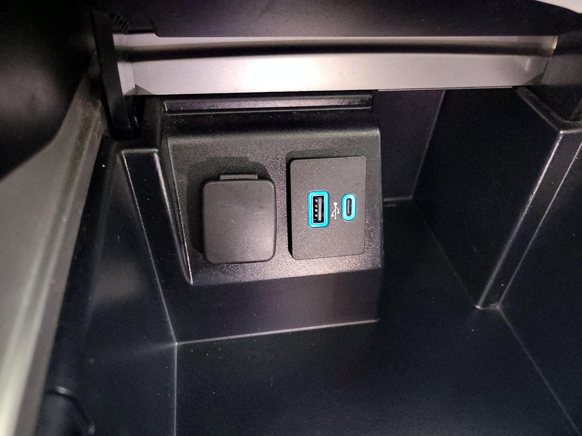 Thumbnail: 2020 Ford Explorer - 19