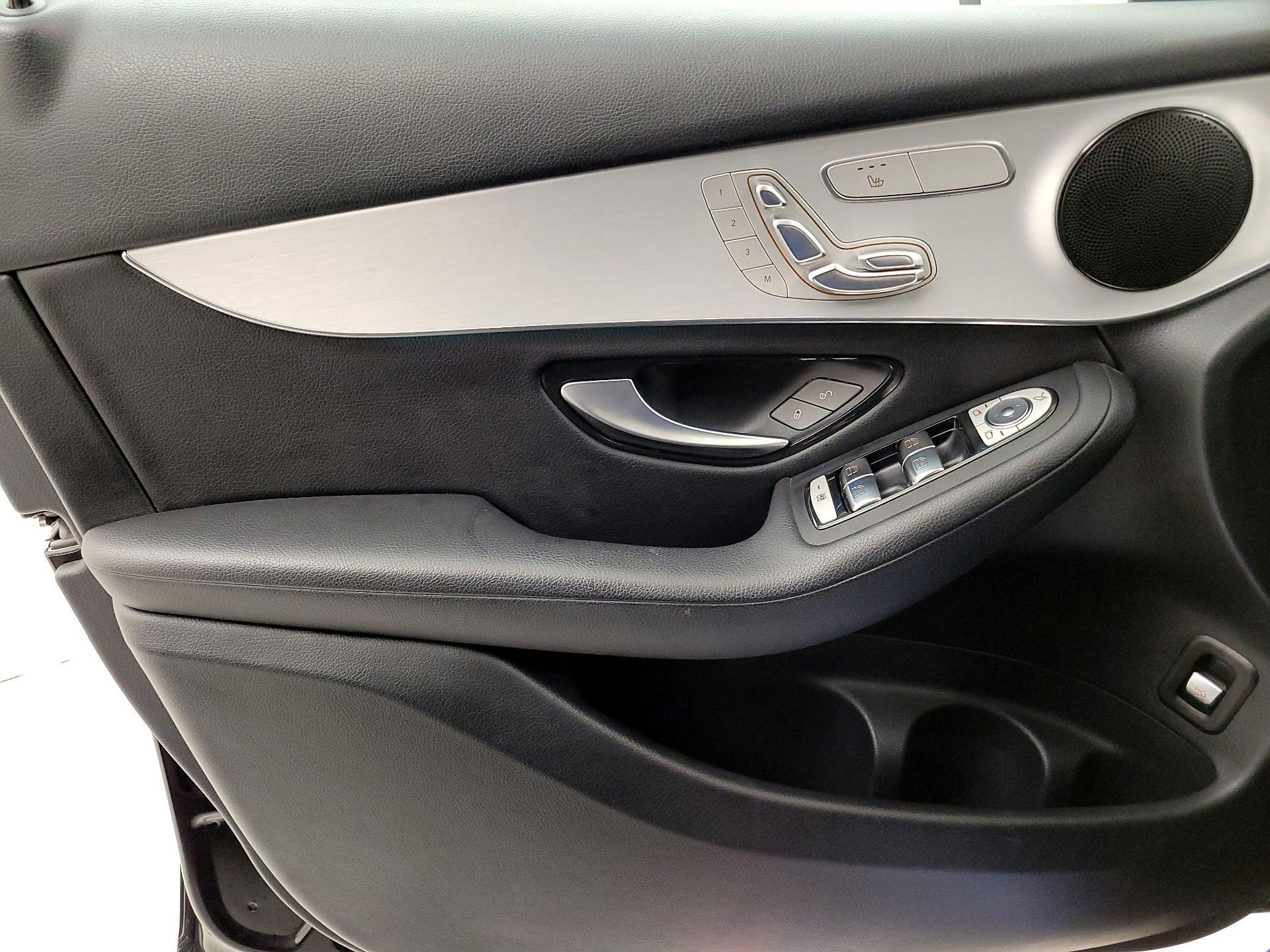 Thumbnail: 2022 Mercedes-Benz GLC - 12