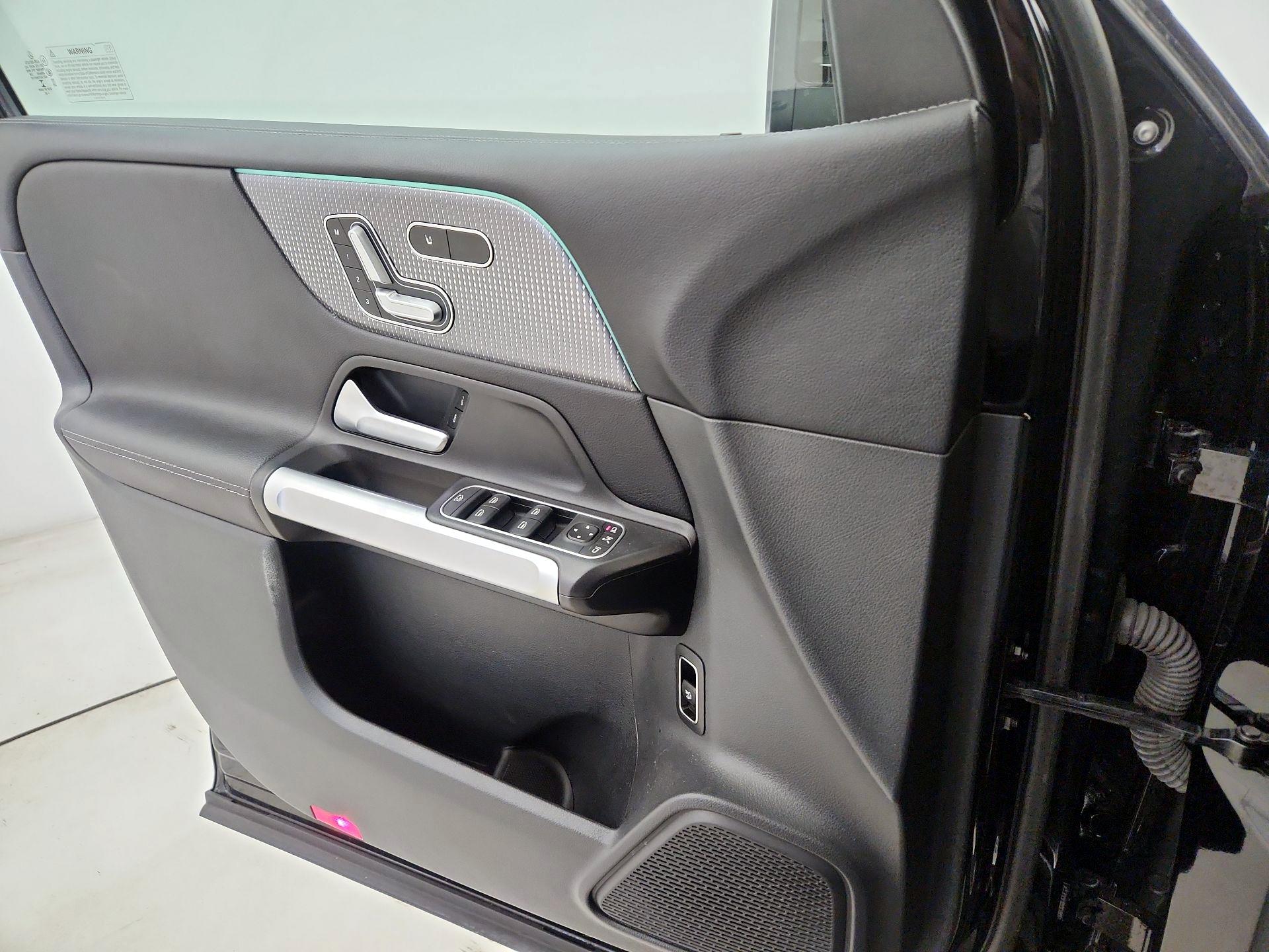 Thumbnail: 2022 Mercedes-Benz GLB - 12