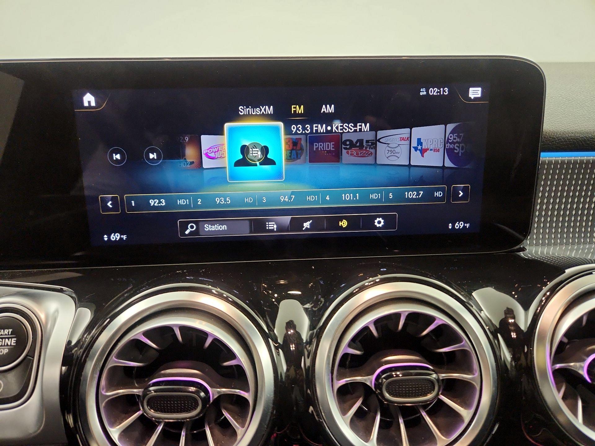 Thumbnail: 2022 Mercedes-Benz GLB - 16