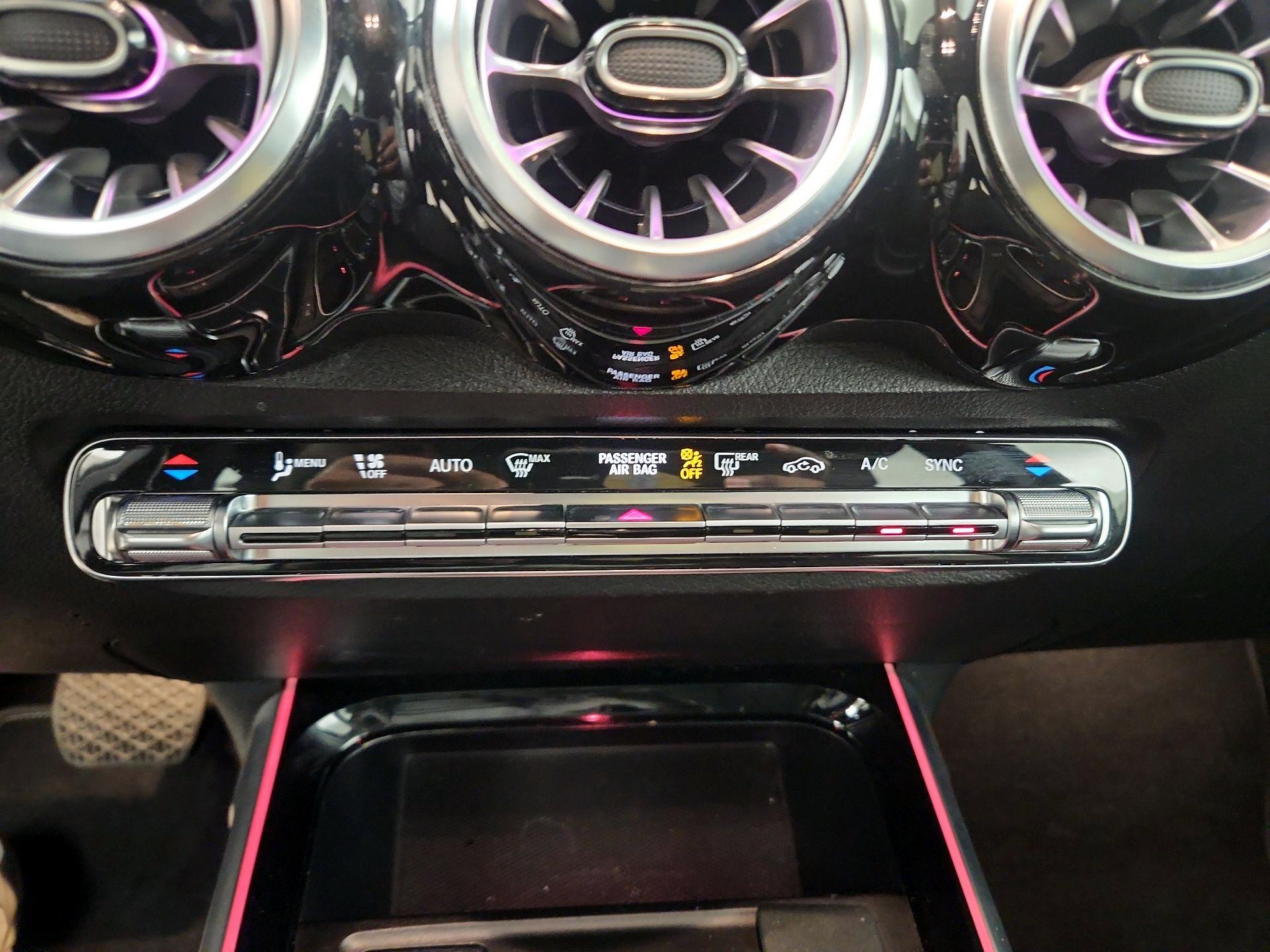 Thumbnail: 2022 Mercedes-Benz GLB - 17