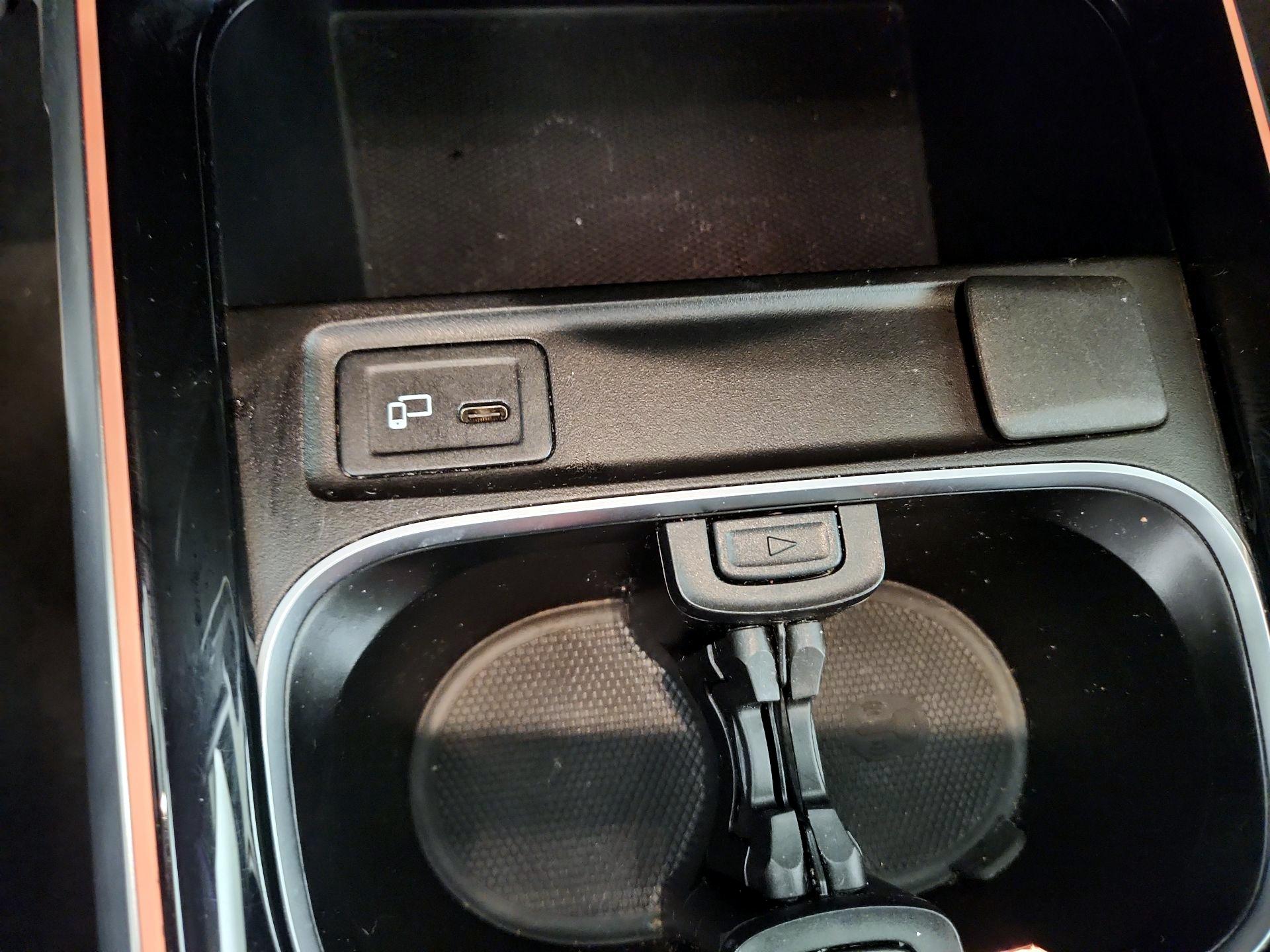 Thumbnail: 2022 Mercedes-Benz GLB - 19