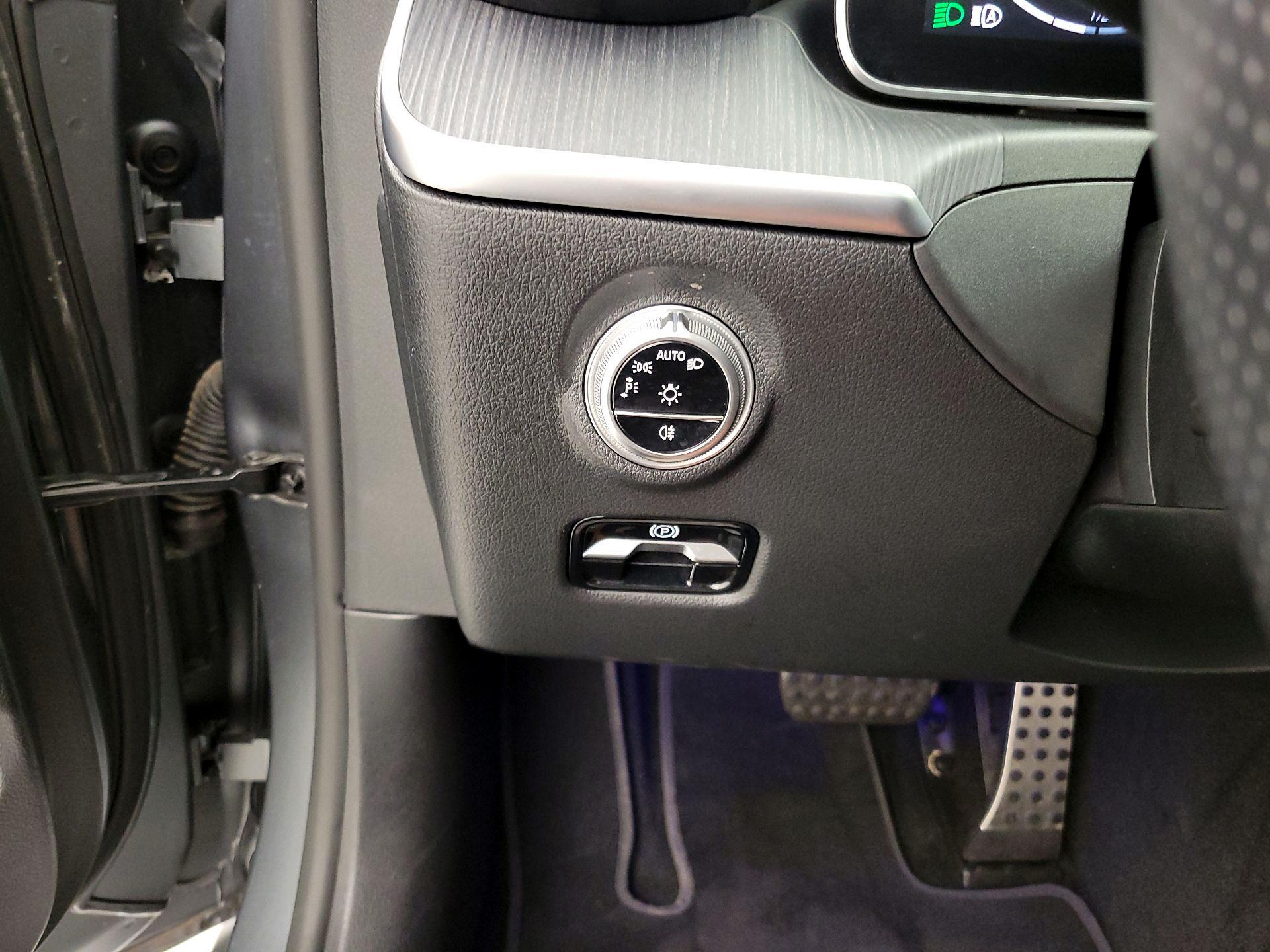 Thumbnail: 2023 Mercedes-Benz C-Class - 13