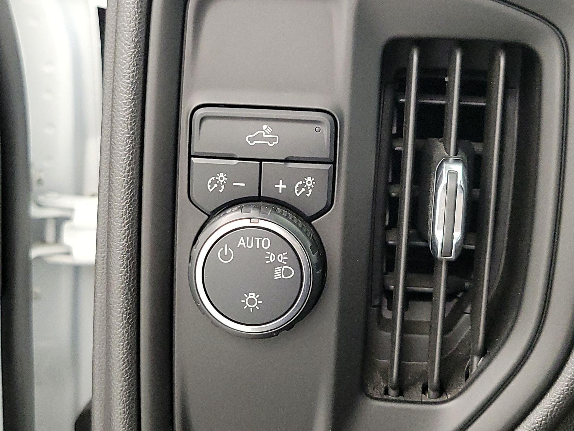 Thumbnail: 2020 Chevrolet Silverado 1500 - 13