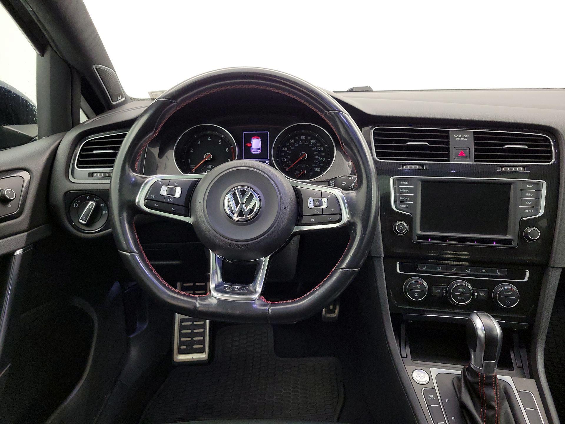 Thumbnail: 2016 Volkswagen Golf - 10