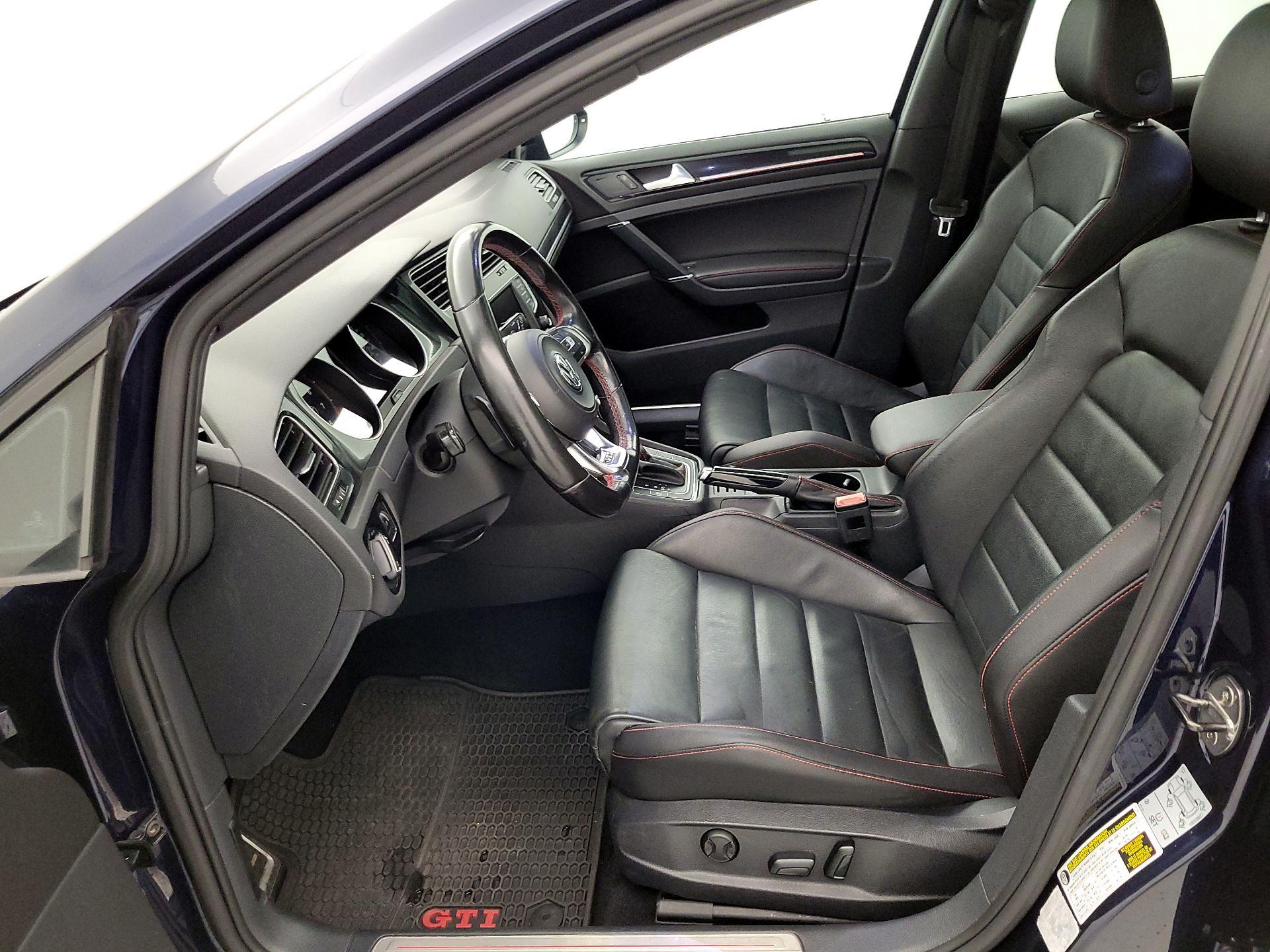 Thumbnail: 2016 Volkswagen Golf - 11