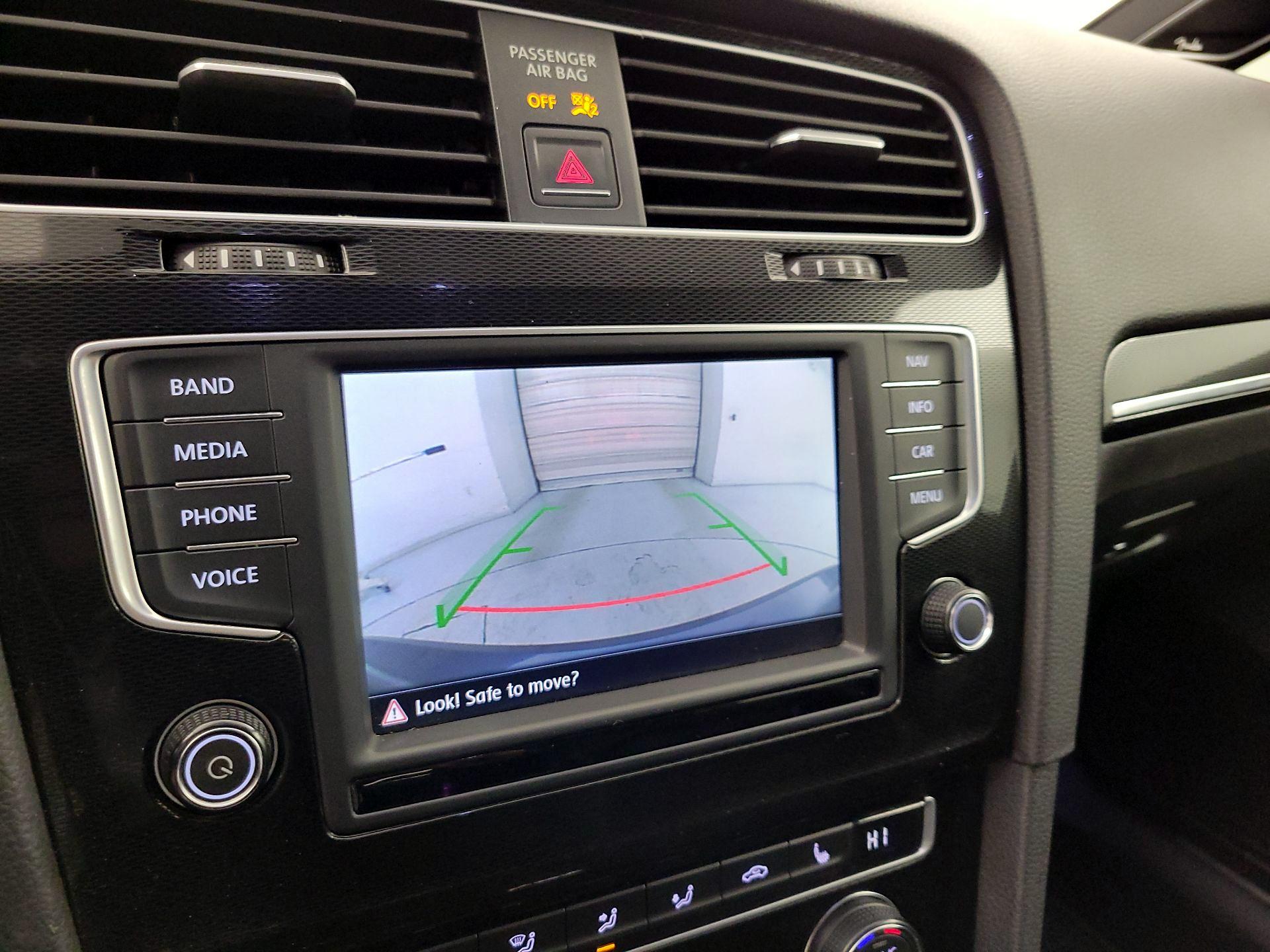 Thumbnail: 2016 Volkswagen Golf - 14