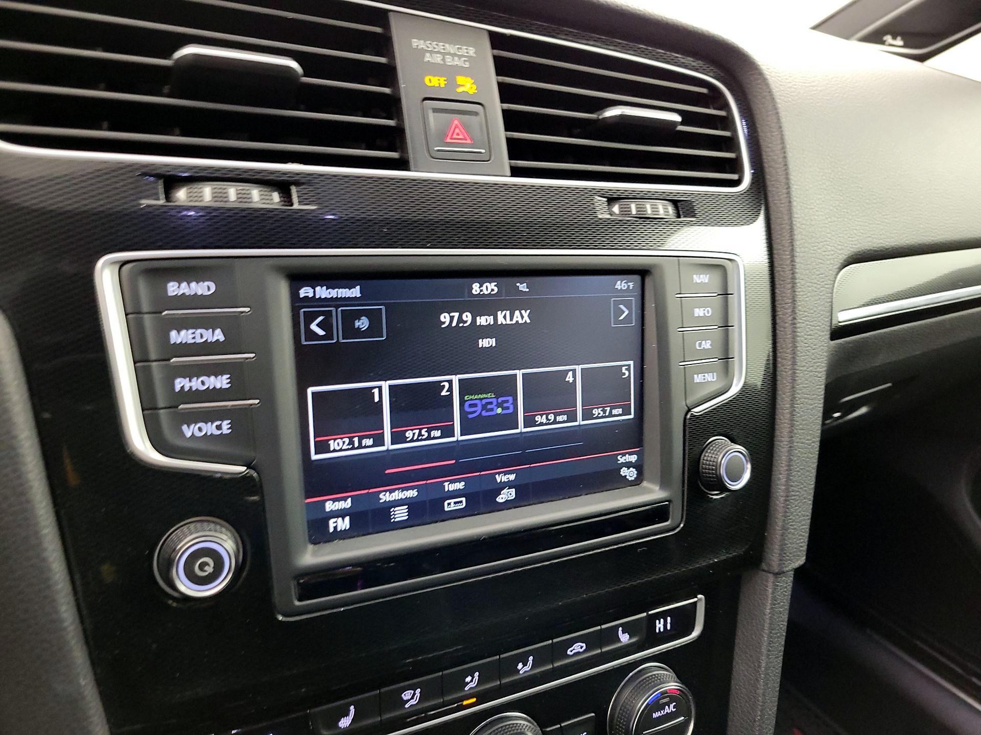 Thumbnail: 2016 Volkswagen Golf - 15