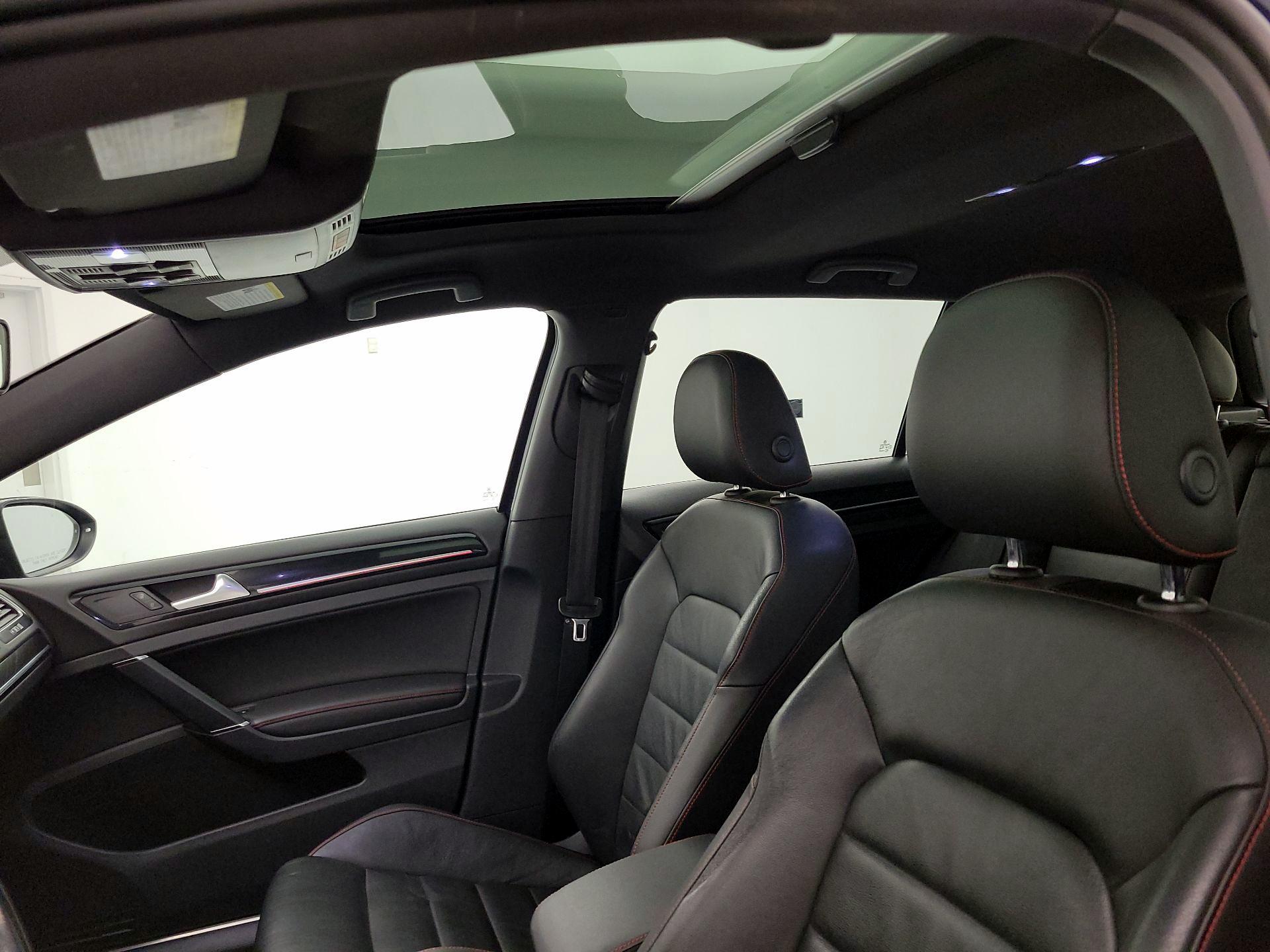 Thumbnail: 2016 Volkswagen Golf - 18