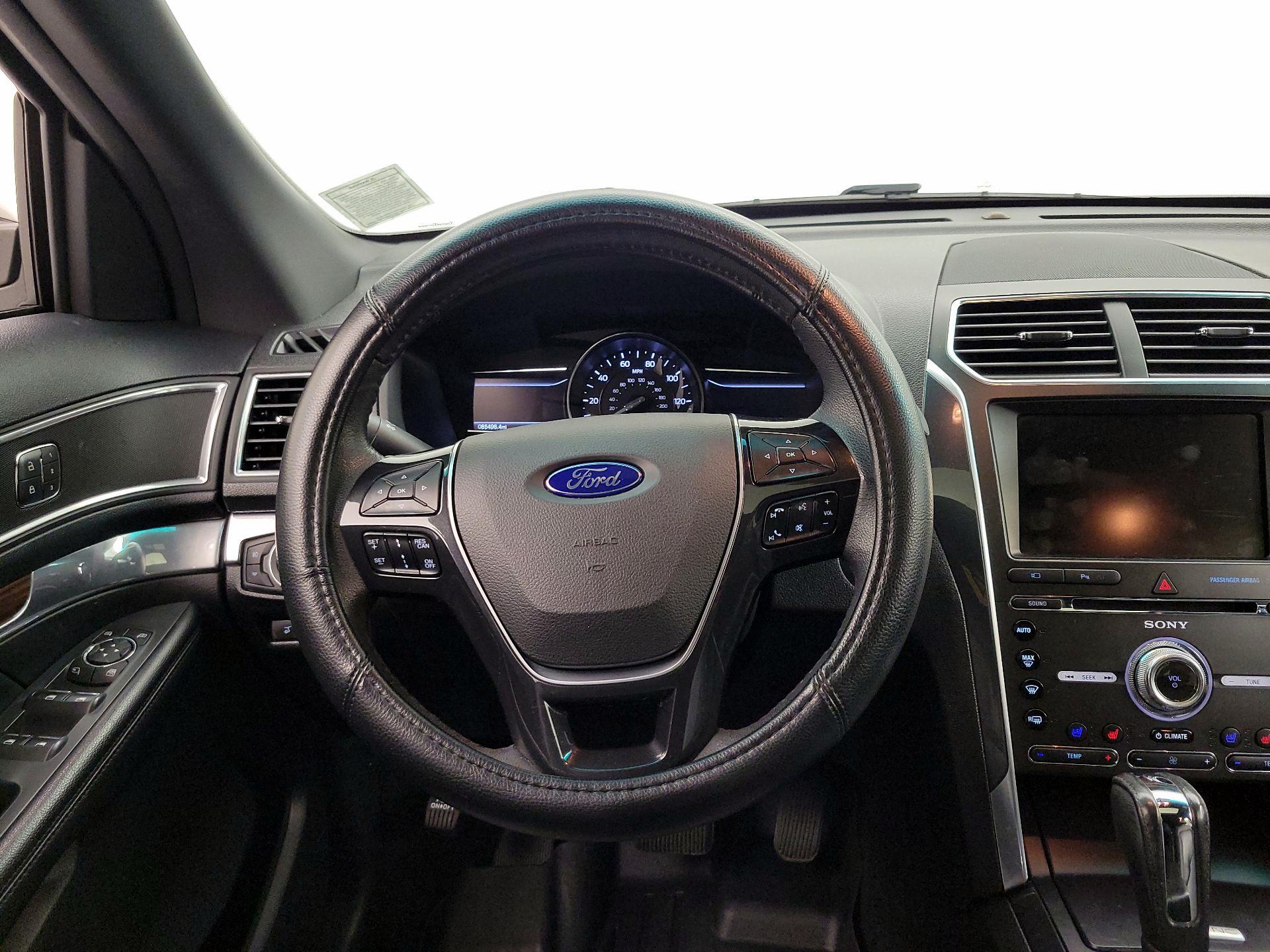 Thumbnail: 2016 Ford Explorer - 10