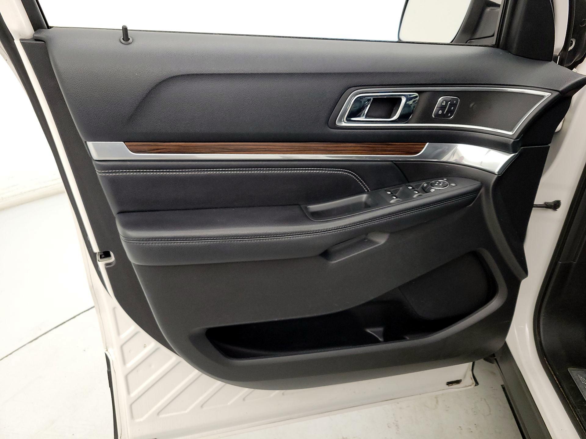 Thumbnail: 2016 Ford Explorer - 12