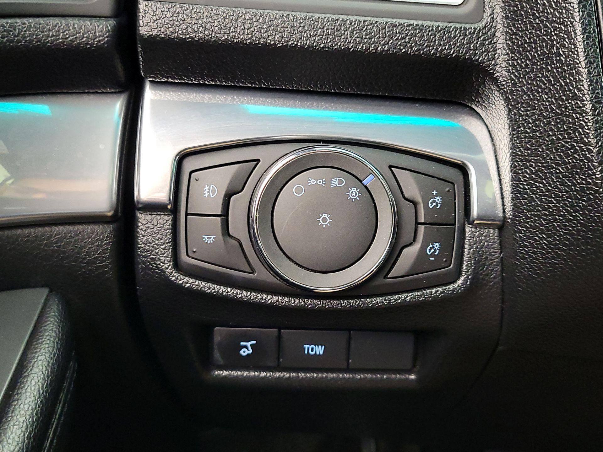 Thumbnail: 2016 Ford Explorer - 13